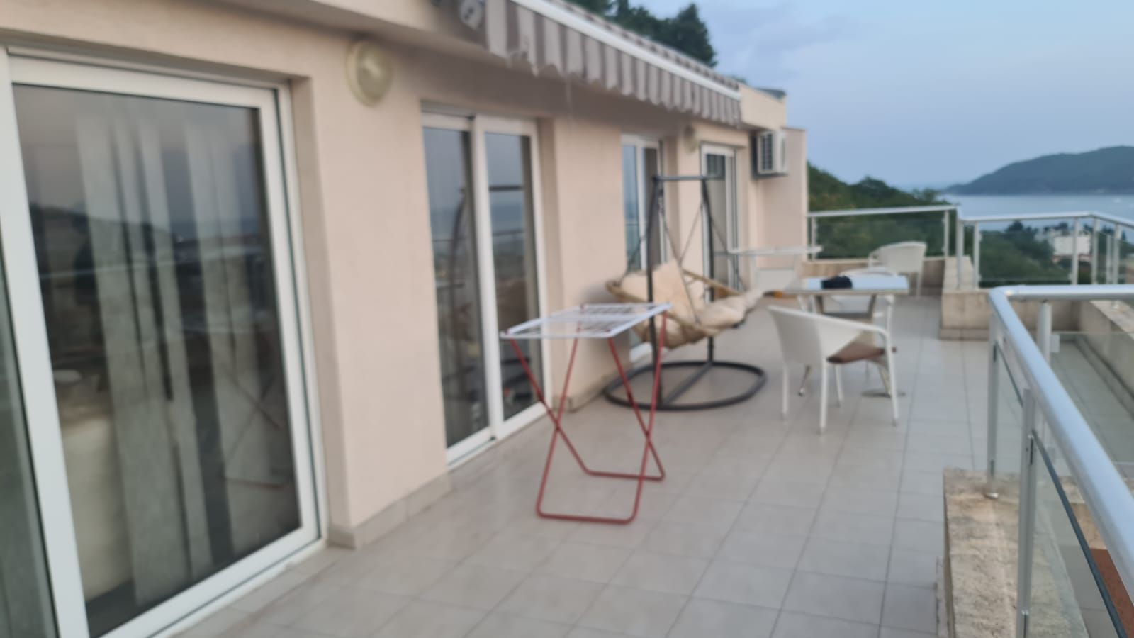 amforaproperty.com/Dvosoban namesten stan 100m2 sa pogledom na more i grad,Podkosljun-Budva (na duzi period)
