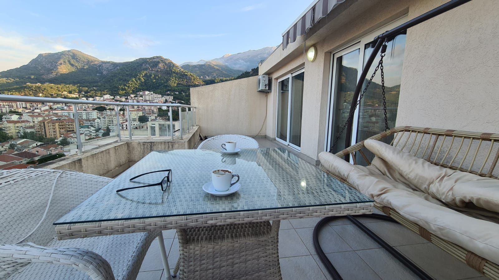amforaproperty.com/Dvosoban namesten stan 100m2 sa pogledom na more i grad,Podkosljun-Budva (na duzi period)