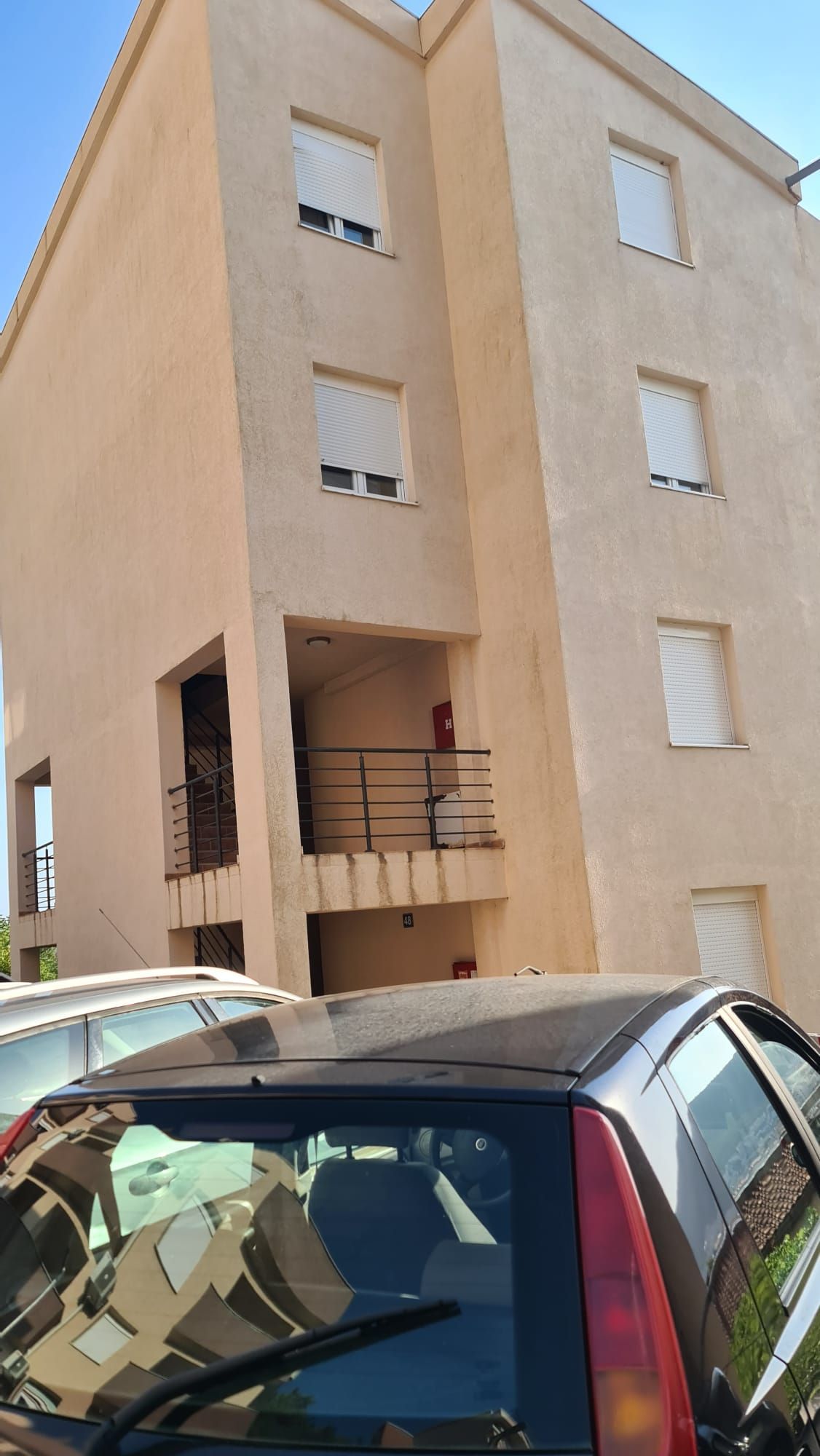 amforaproperty.com/Dvosoban namesten stan 100m2 sa pogledom na more i grad,Podkosljun-Budva (na duzi period)