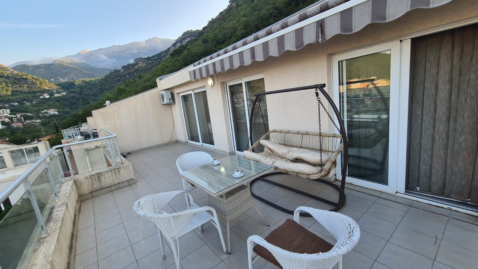 amforaproperty.com/Dvosoban namesten stan 100m2 sa pogledom na more i grad,Podkosljun-Budva (na duzi period)