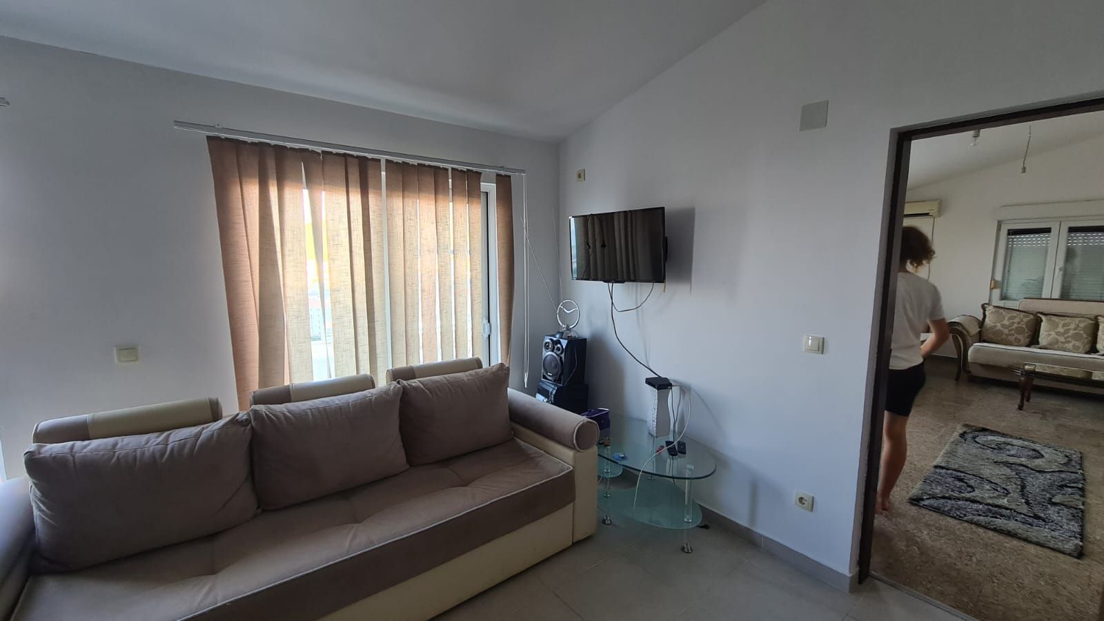 amforaproperty.com/Dvosoban namesten stan 100m2 sa pogledom na more i grad,Podkosljun-Budva (na duzi period)