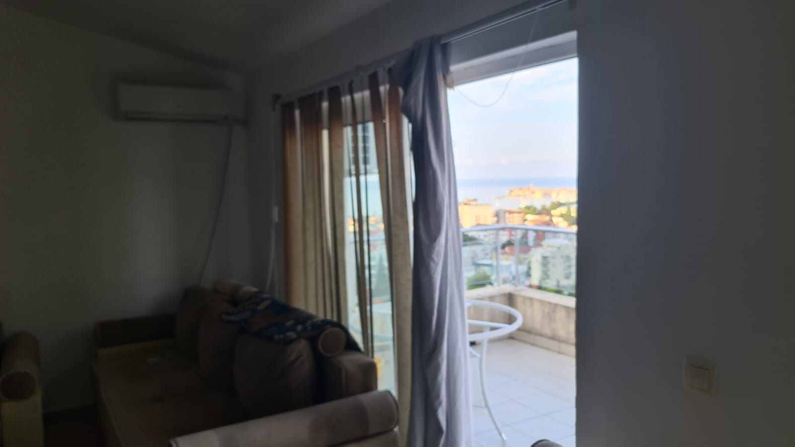 amforaproperty.com/Dvosoban namesten stan 100m2 sa pogledom na more i grad,Podkosljun-Budva (na duzi period)
