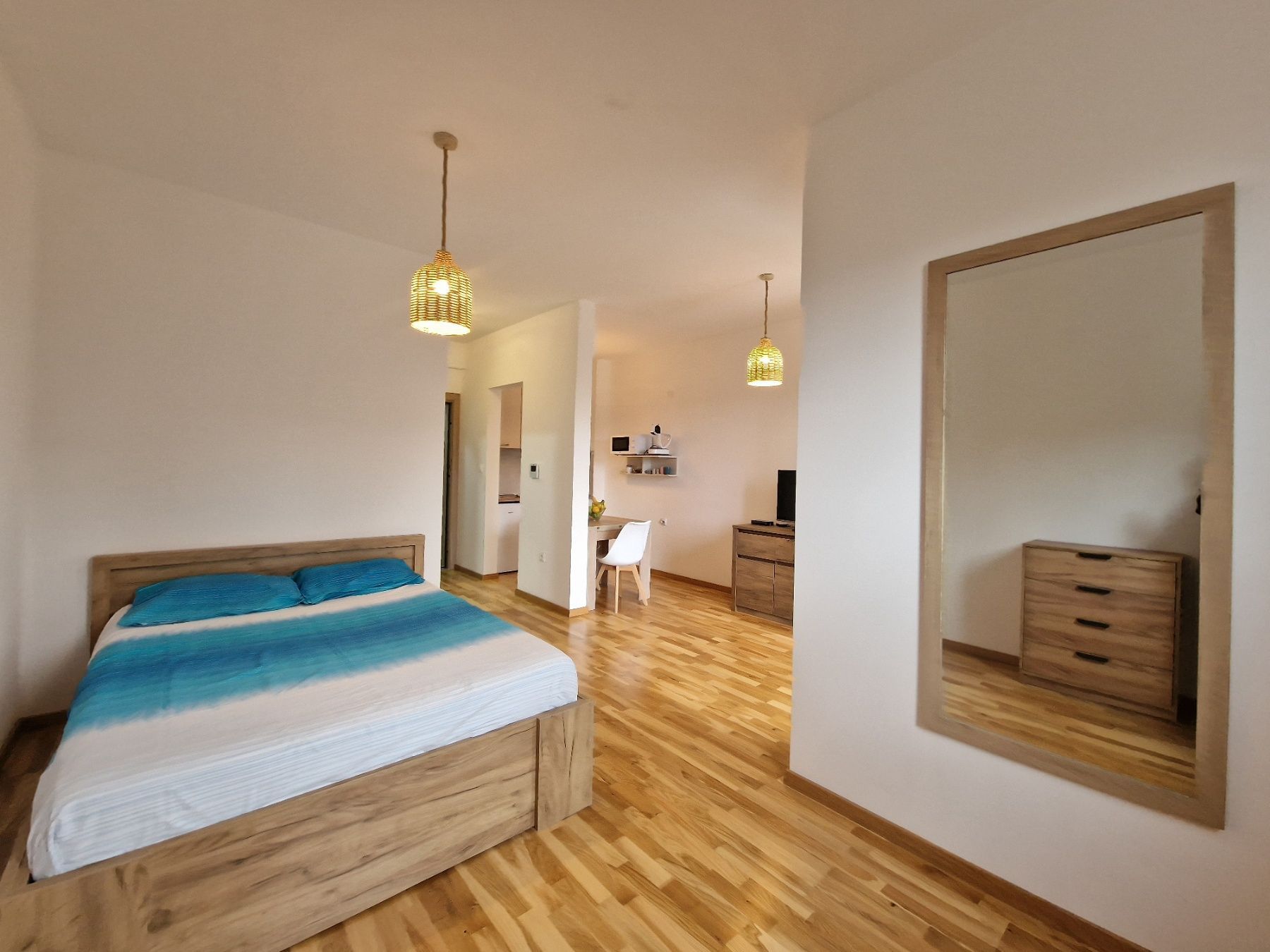 amforaproperty.com/ATRAKTIVAN STUDIO APARTMAN 31m2 SA BOCNIM POGLEDOM NA MORE U BECICIMA