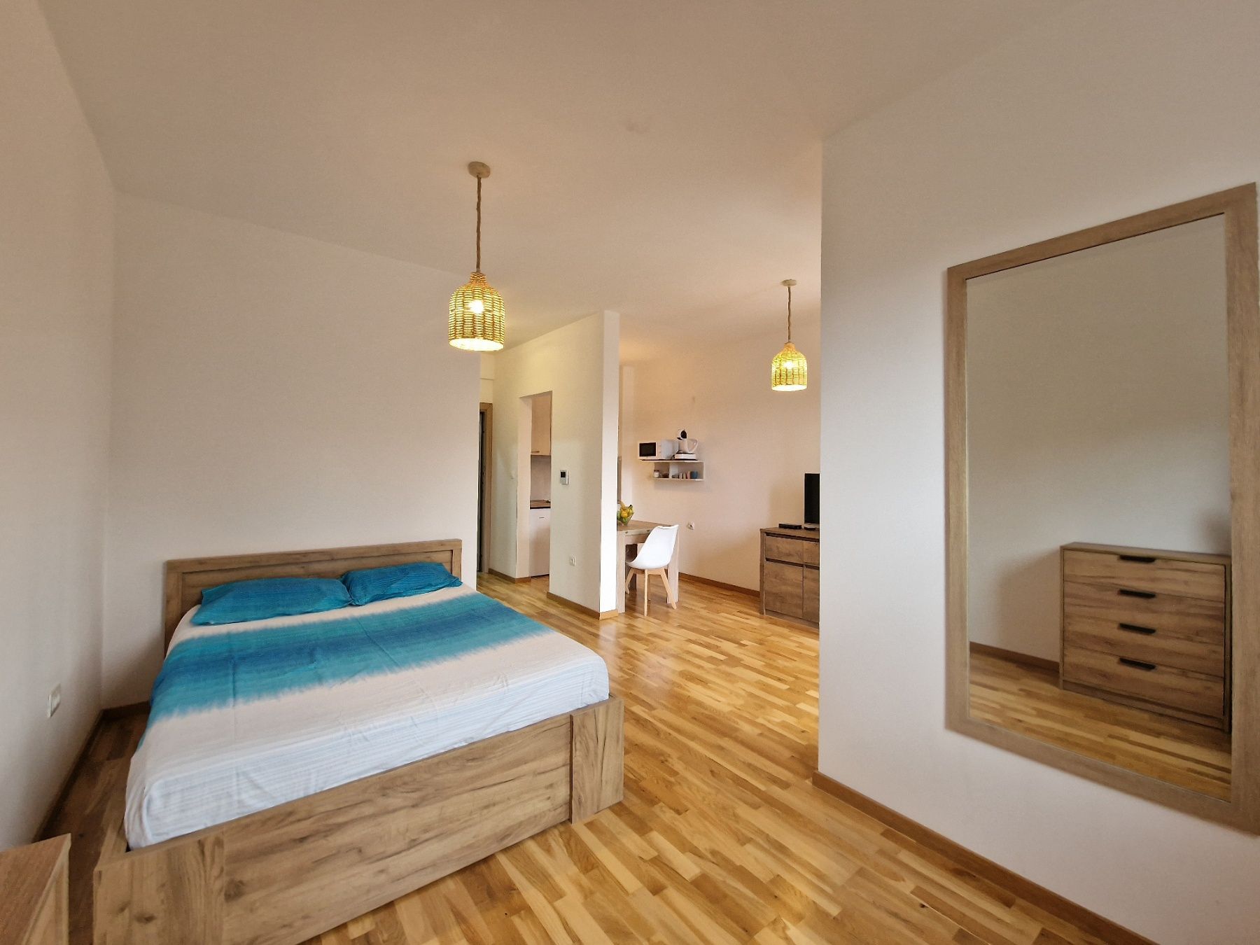 amforaproperty.com/ATRAKTIVAN STUDIO APARTMAN 31m2 SA BOCNIM POGLEDOM NA MORE U BECICIMA