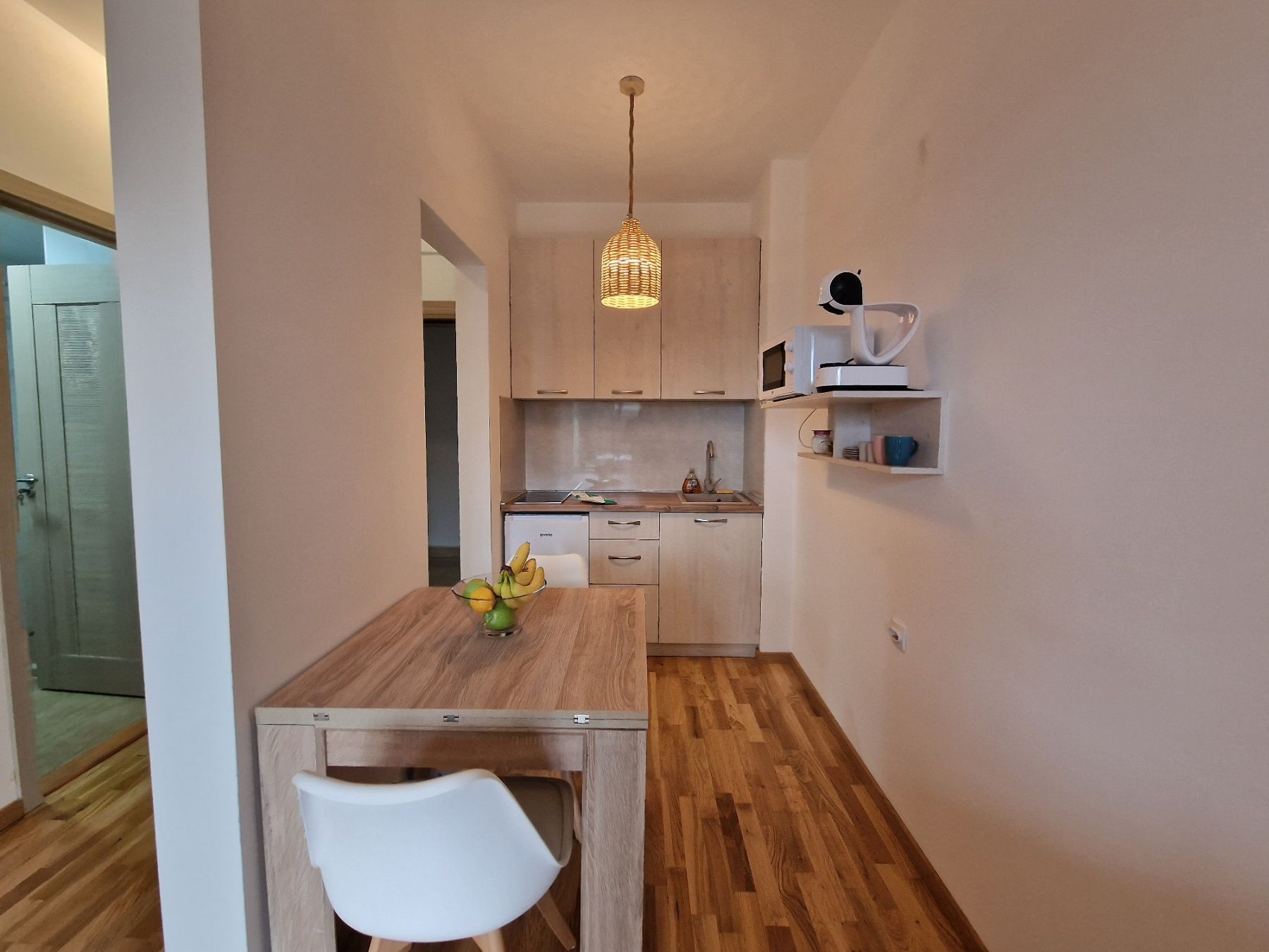 amforaproperty.com/ATRAKTIVAN STUDIO APARTMAN 31m2 SA BOCNIM POGLEDOM NA MORE U BECICIMA