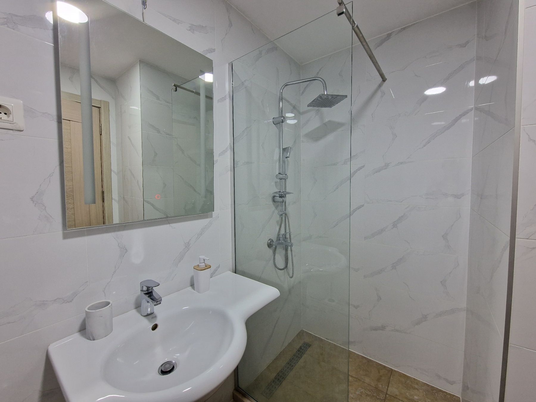 amforaproperty.com/ATRAKTIVAN STUDIO APARTMAN 31m2 SA BOCNIM POGLEDOM NA MORE U BECICIMA