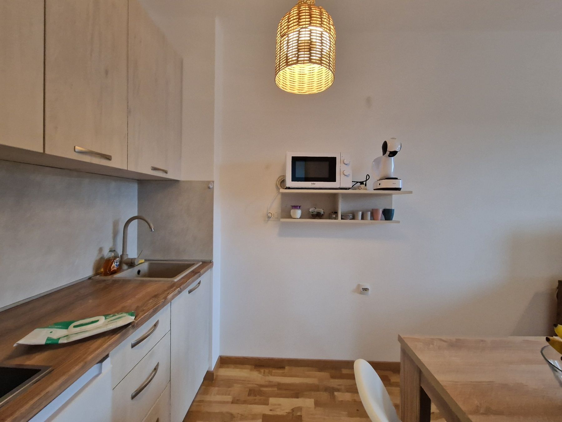 amforaproperty.com/ATRAKTIVAN STUDIO APARTMAN 31m2 SA BOCNIM POGLEDOM NA MORE U BECICIMA