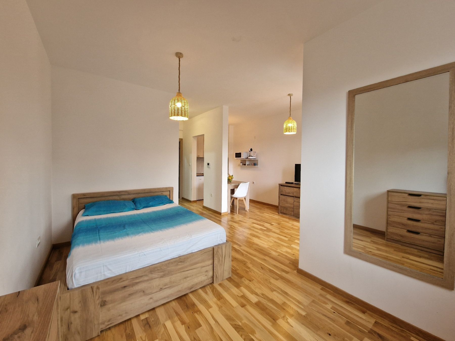 amforaproperty.com/ATRAKTIVAN STUDIO APARTMAN 31m2 SA BOCNIM POGLEDOM NA MORE U BECICIMA