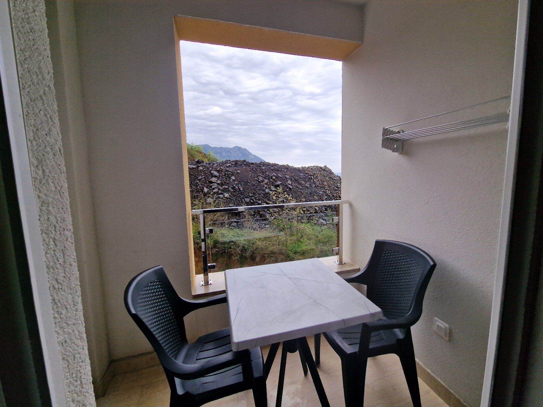 amforaproperty.com/ATRAKTIVAN STUDIO APARTMAN 31m2 SA BOCNIM POGLEDOM NA MORE U BECICIMA