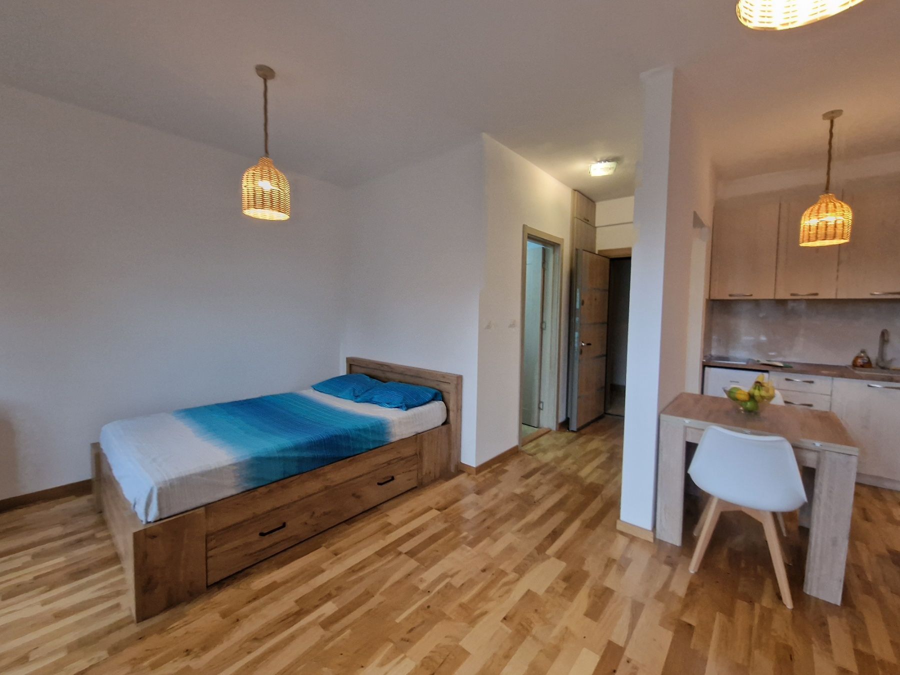 amforaproperty.com/ATRAKTIVAN STUDIO APARTMAN 31m2 SA BOCNIM POGLEDOM NA MORE U BECICIMA