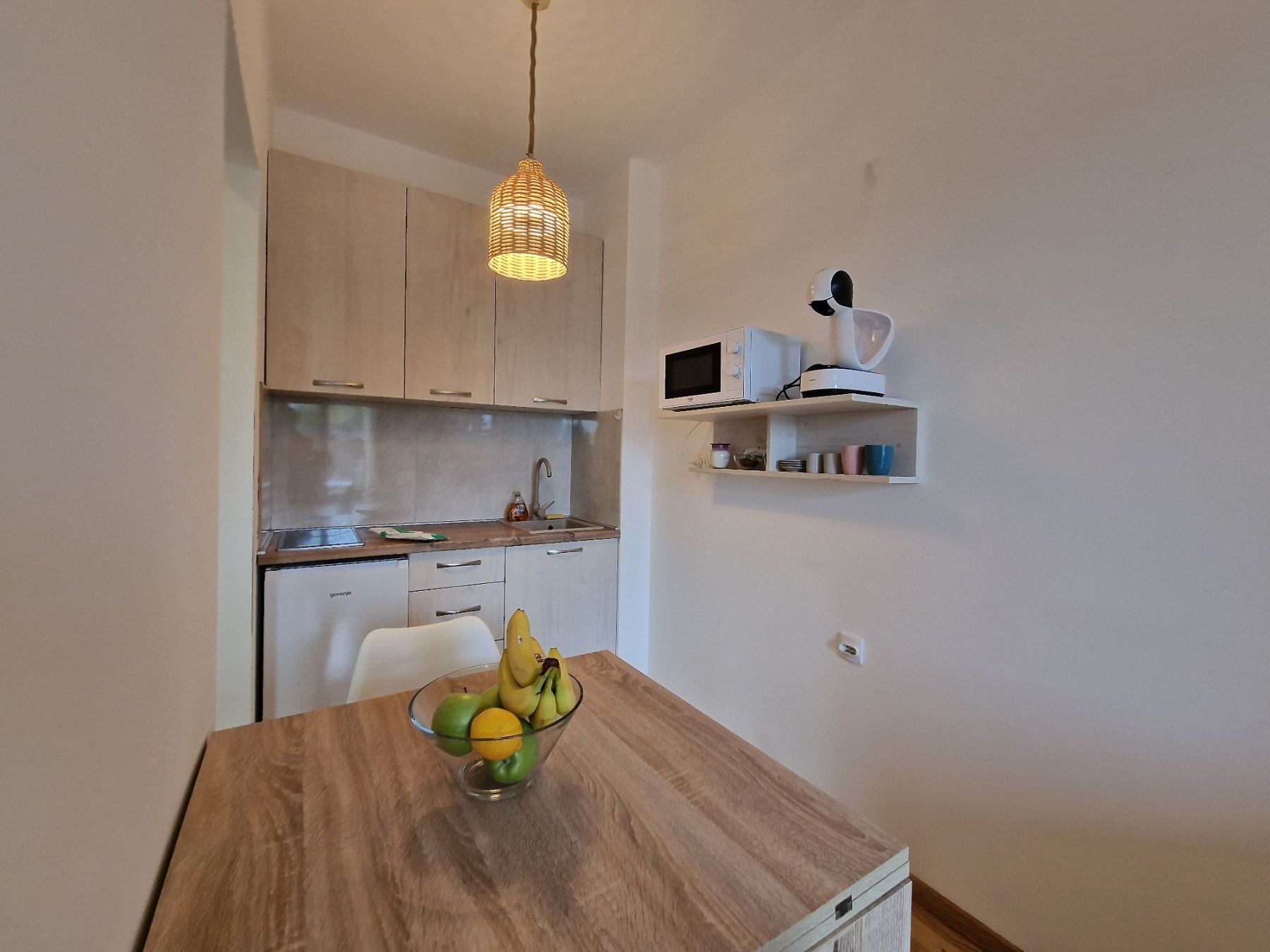 amforaproperty.com/ATRAKTIVAN STUDIO APARTMAN 31m2 SA BOCNIM POGLEDOM NA MORE U BECICIMA