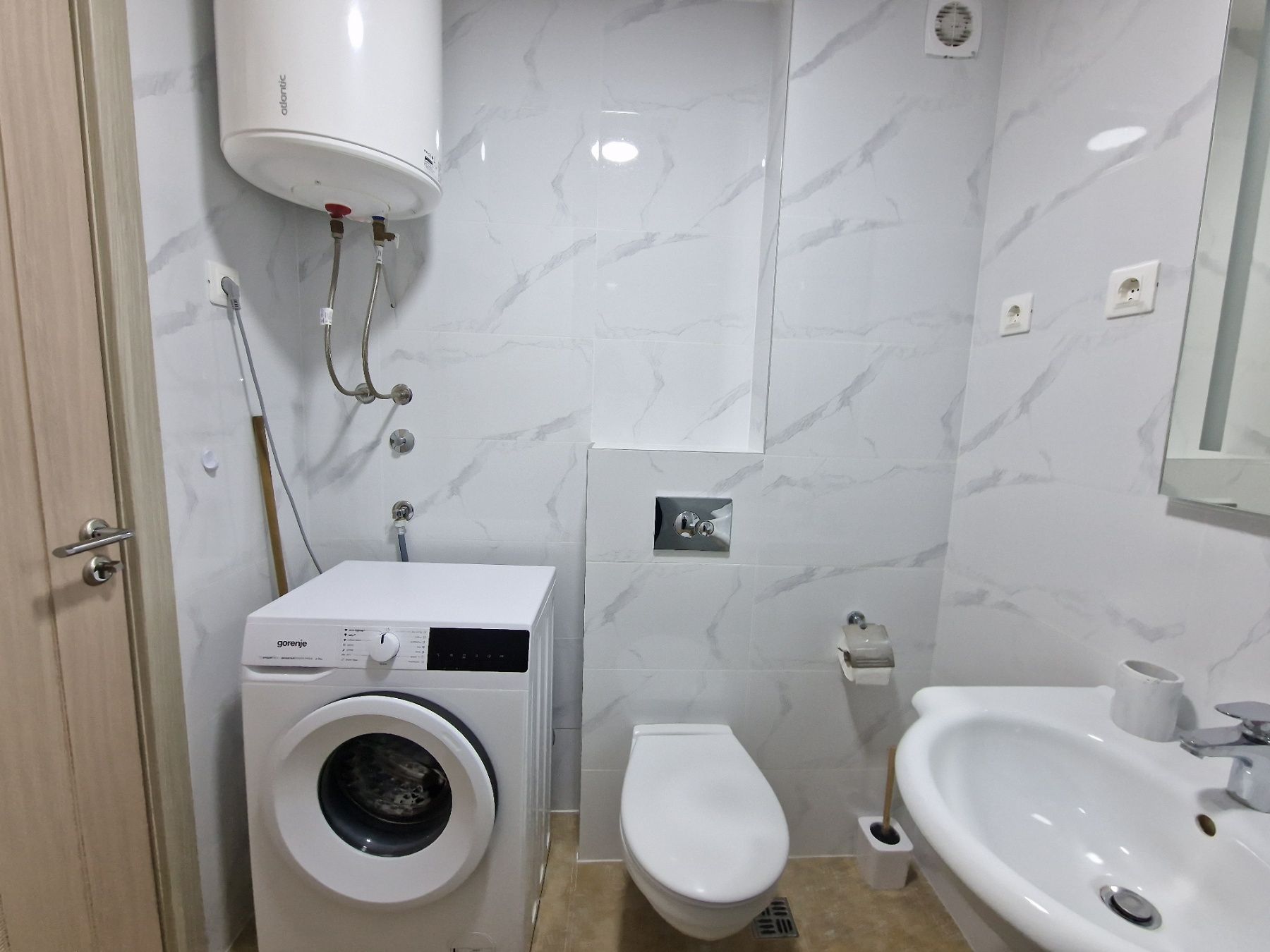 amforaproperty.com/ATRAKTIVAN STUDIO APARTMAN 31m2 SA BOCNIM POGLEDOM NA MORE U BECICIMA