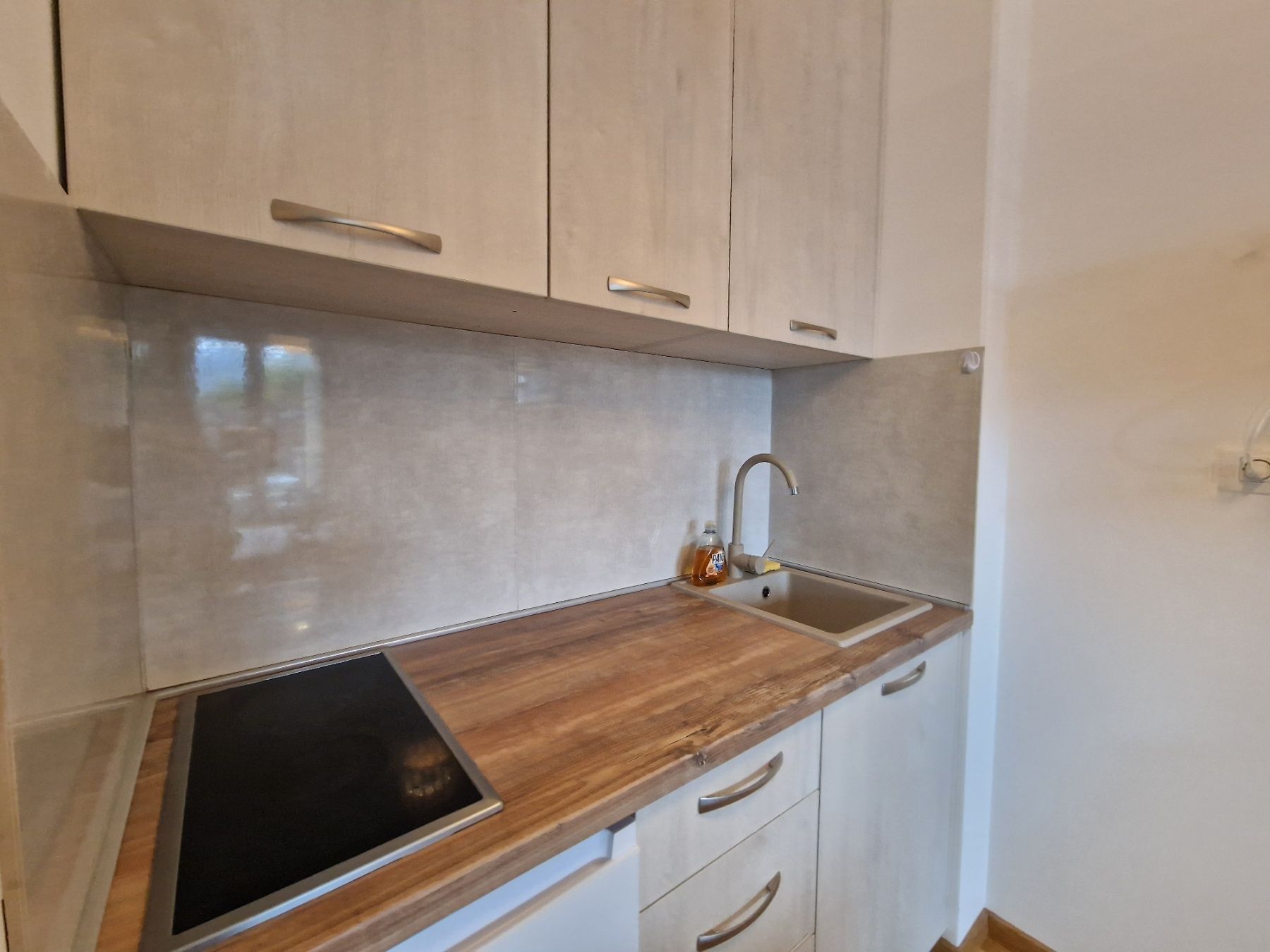 amforaproperty.com/ATRAKTIVAN STUDIO APARTMAN 31m2 SA BOCNIM POGLEDOM NA MORE U BECICIMA