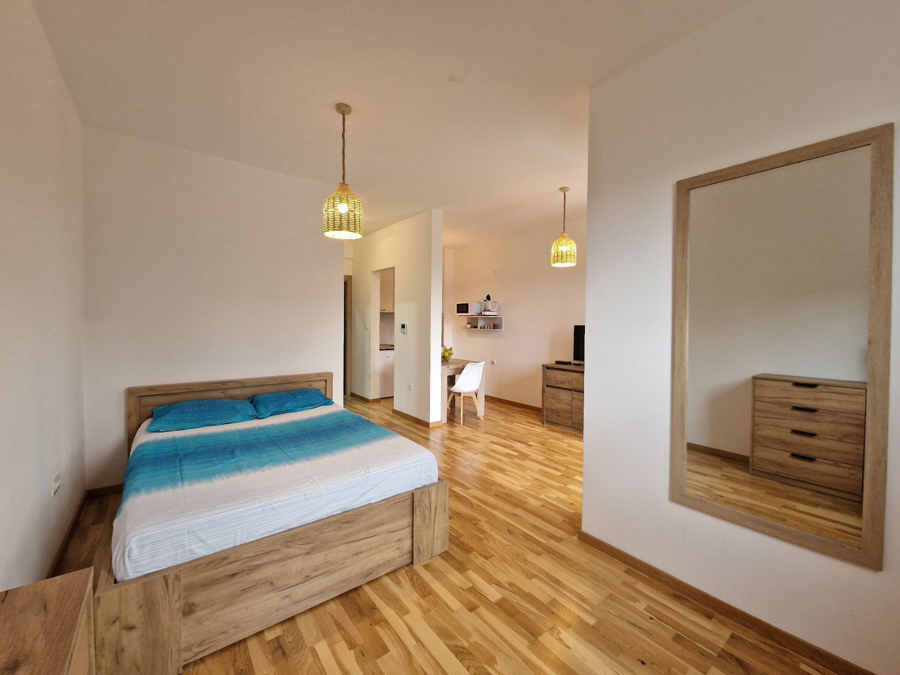 amforaproperty.com/ATRAKTIVAN STUDIO APARTMAN 31m2 SA BOCNIM POGLEDOM NA MORE U BECICIMA
