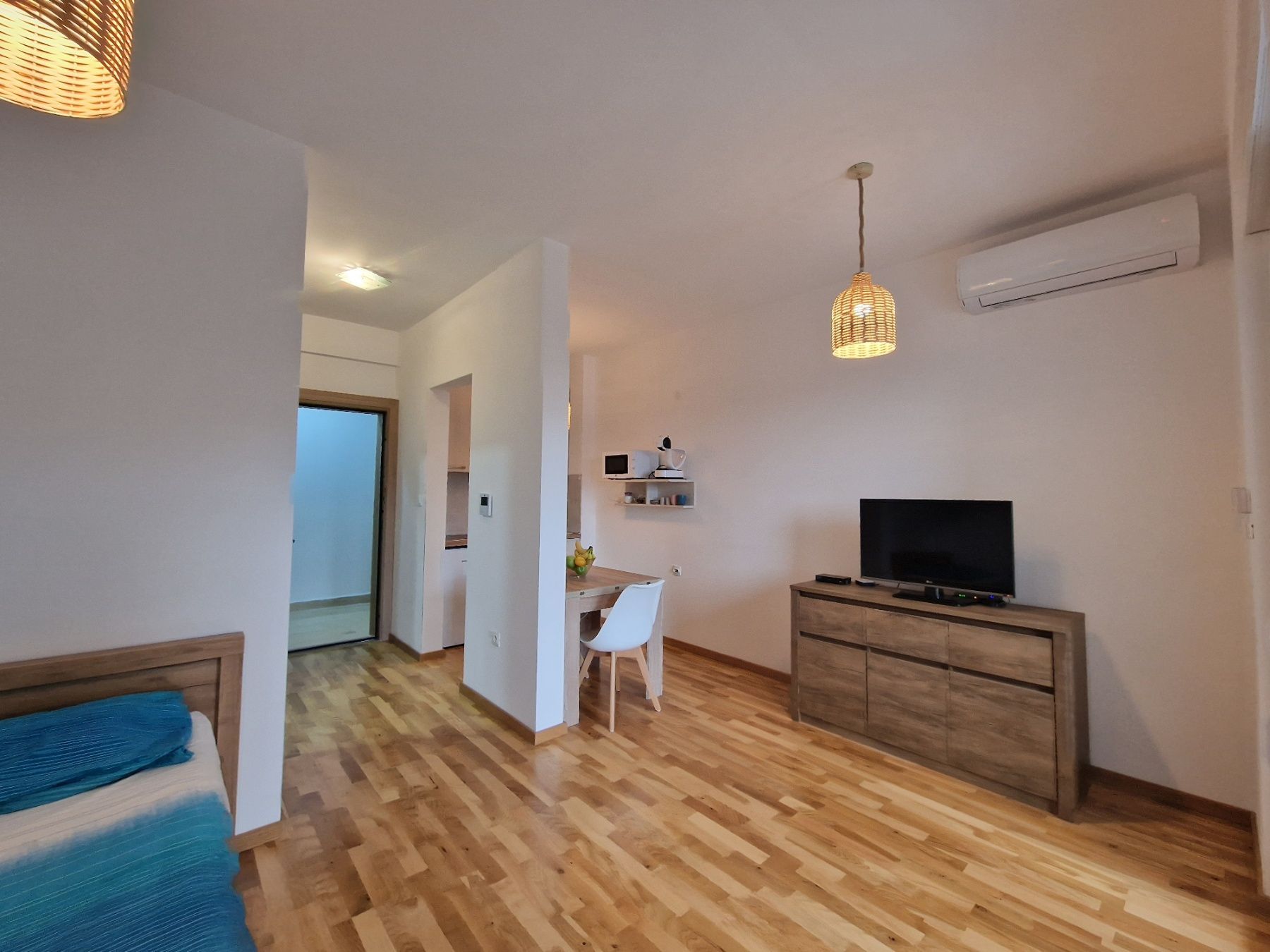 amforaproperty.com/ATRAKTIVAN STUDIO APARTMAN 31m2 SA BOCNIM POGLEDOM NA MORE U BECICIMA
