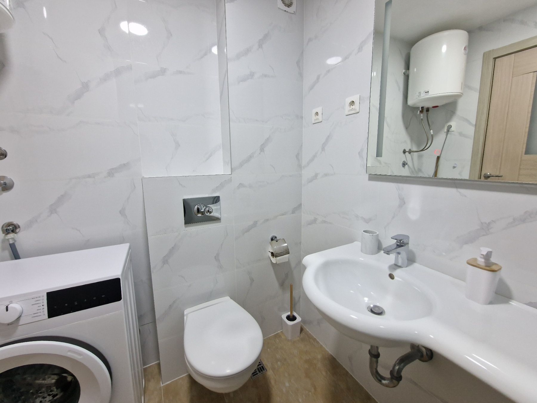 amforaproperty.com/ATRAKTIVAN STUDIO APARTMAN 31m2 SA BOCNIM POGLEDOM NA MORE U BECICIMA