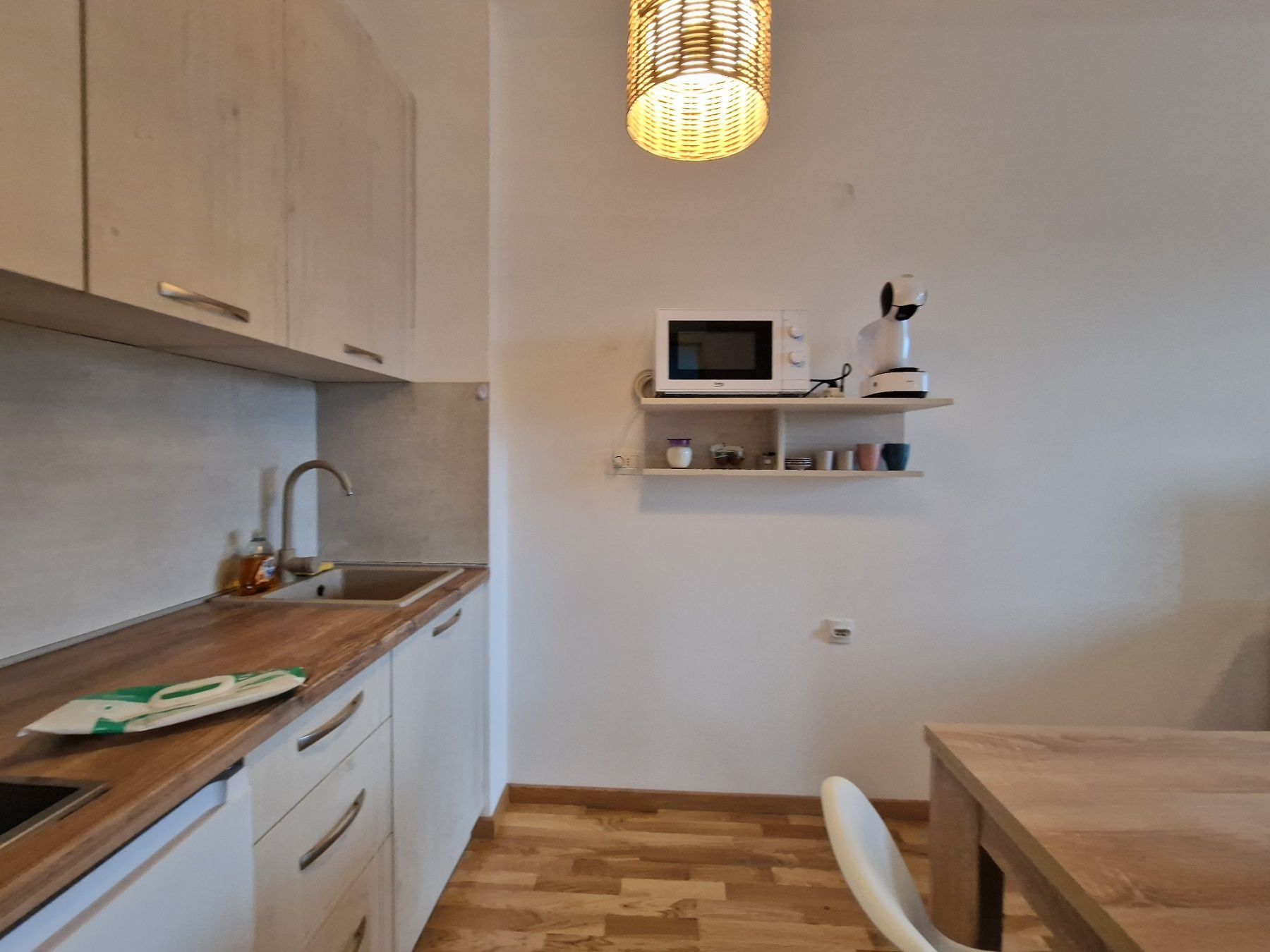 amforaproperty.com/ATRAKTIVAN STUDIO APARTMAN 31m2 SA BOCNIM POGLEDOM NA MORE U BECICIMA