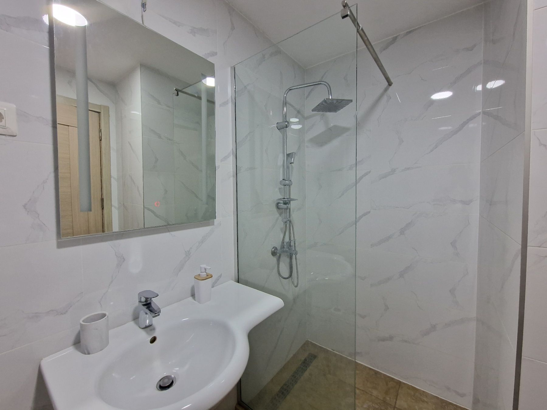 amforaproperty.com/ATRAKTIVAN STUDIO APARTMAN 31m2 SA BOCNIM POGLEDOM NA MORE U BECICIMA