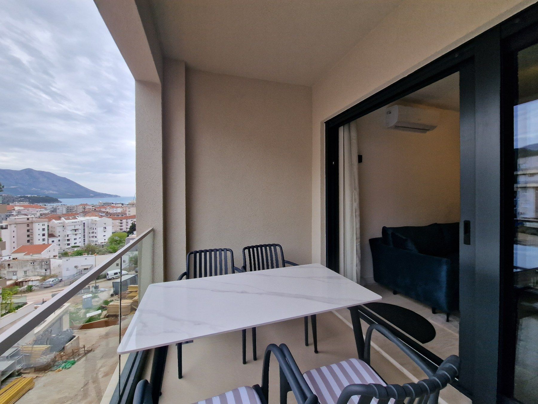 amforaproperty.com/Dubovica Lux, Budva-Nov luksusno opremljen jednosoban stan 50m2 sa pogledom na more  (NA DUZI PERIOD)