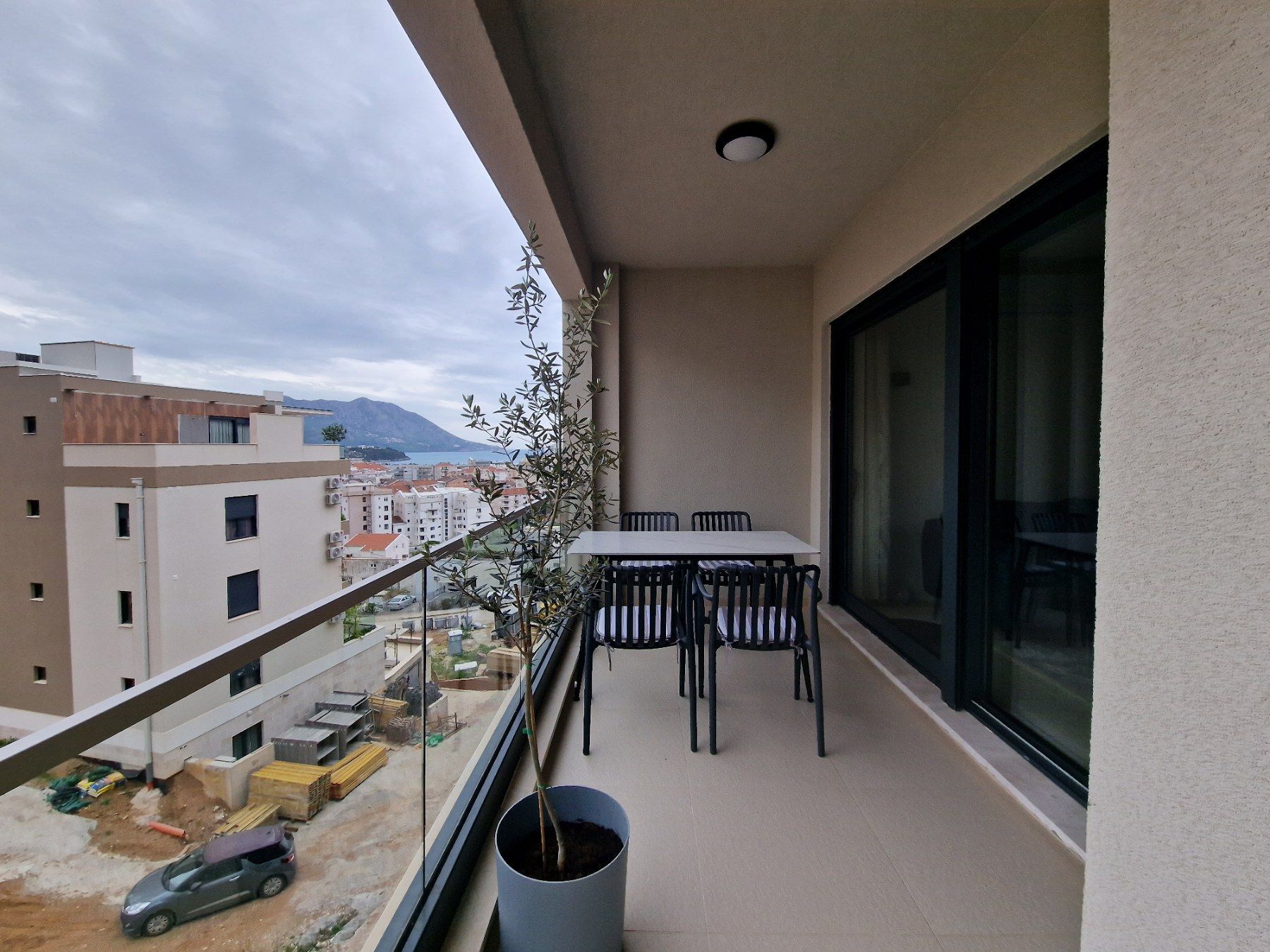 amforaproperty.com/Dubovica Lux, Budva-Nov luksusno opremljen jednosoban stan 50m2 sa pogledom na more  (NA DUZI PERIOD)