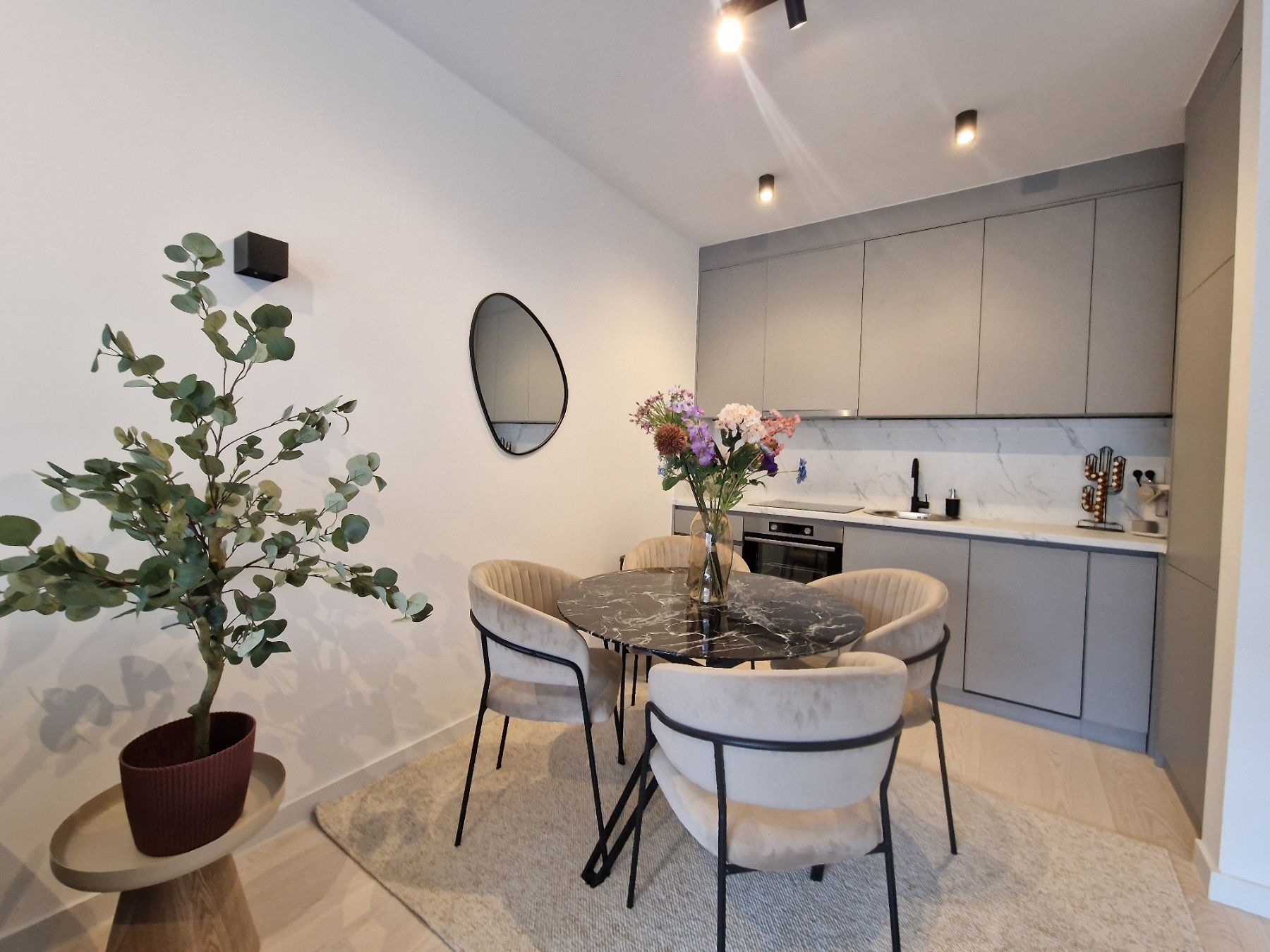 amforaproperty.com/Dubovica Lux, Budva-Nov luksusno opremljen jednosoban stan 50m2 sa pogledom na more  (NA DUZI PERIOD)