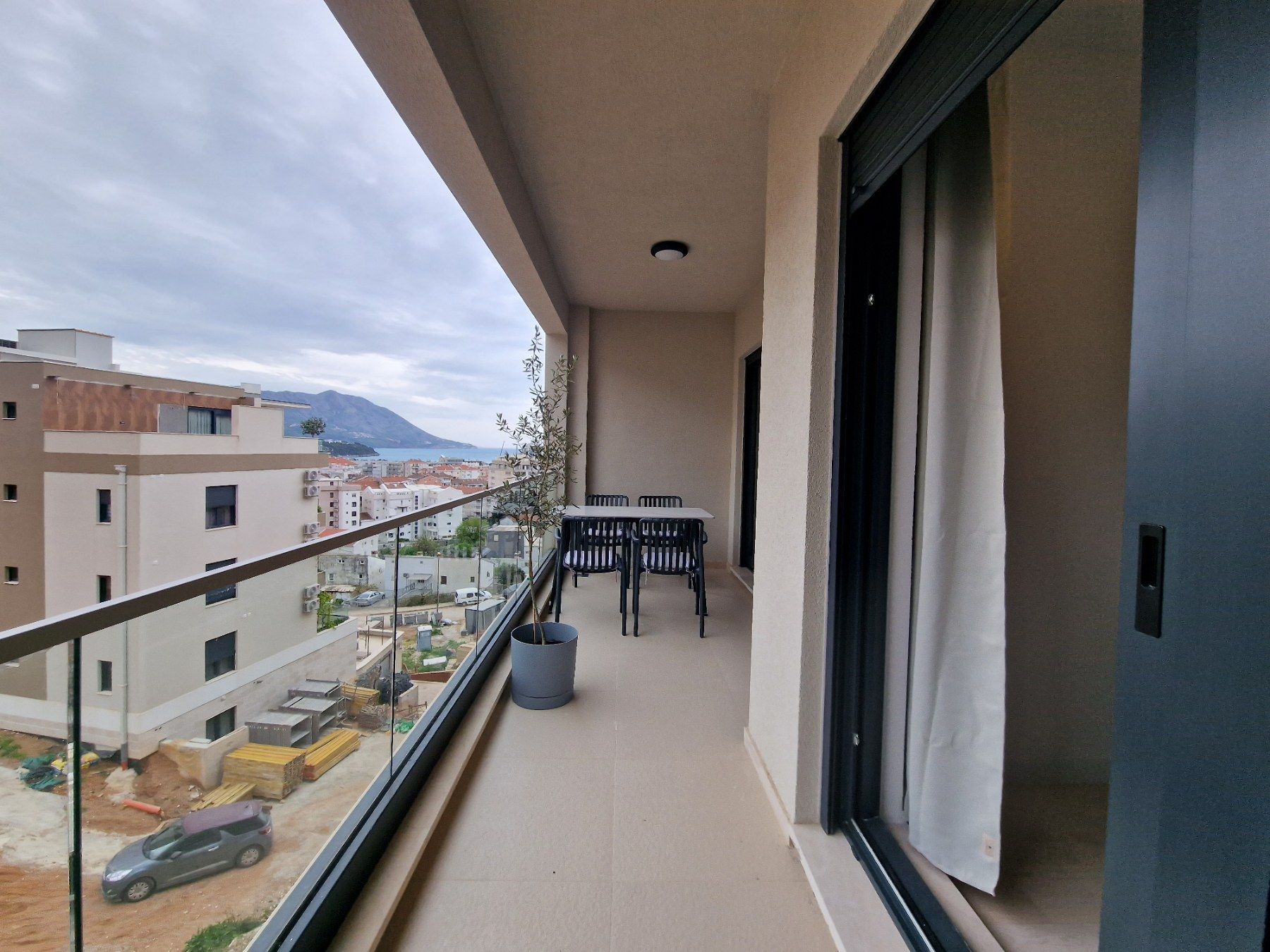 amforaproperty.com/Dubovica Lux, Budva-Nov luksusno opremljen jednosoban stan 50m2 sa pogledom na more  (NA DUZI PERIOD)