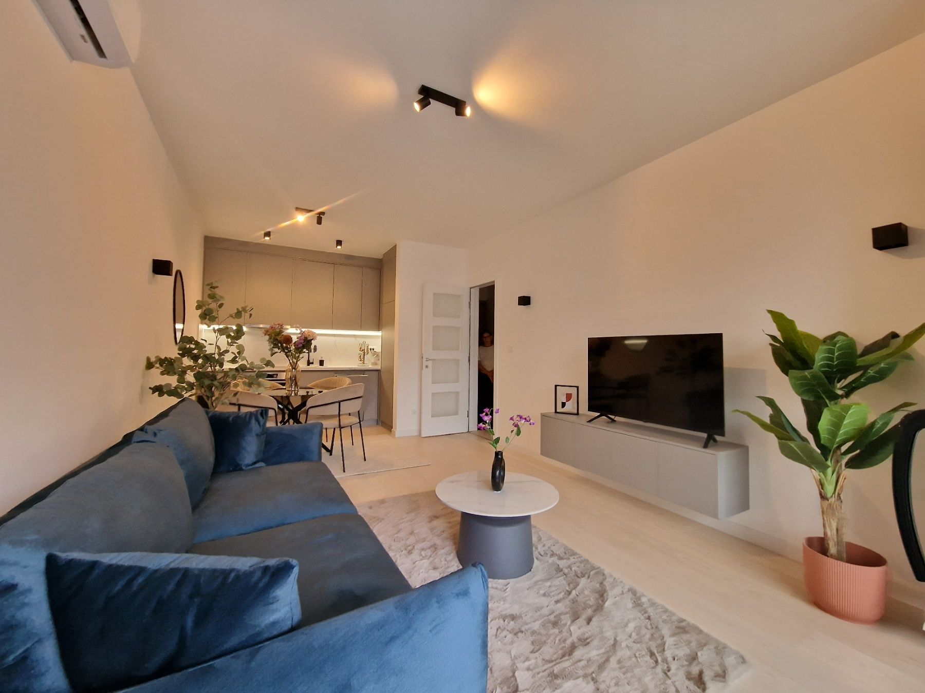 amforaproperty.com/Dubovica Lux, Budva-Nov luksusno opremljen jednosoban stan 50m2 sa pogledom na more  (NA DUZI PERIOD)