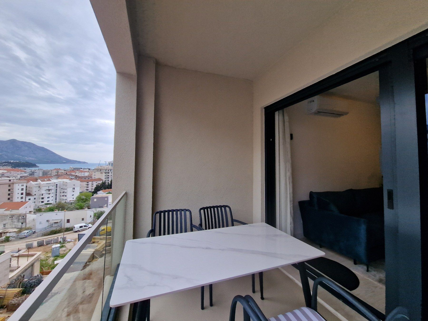 amforaproperty.com/Dubovica Lux, Budva-Nov luksusno opremljen jednosoban stan 50m2 sa pogledom na more  (NA DUZI PERIOD)