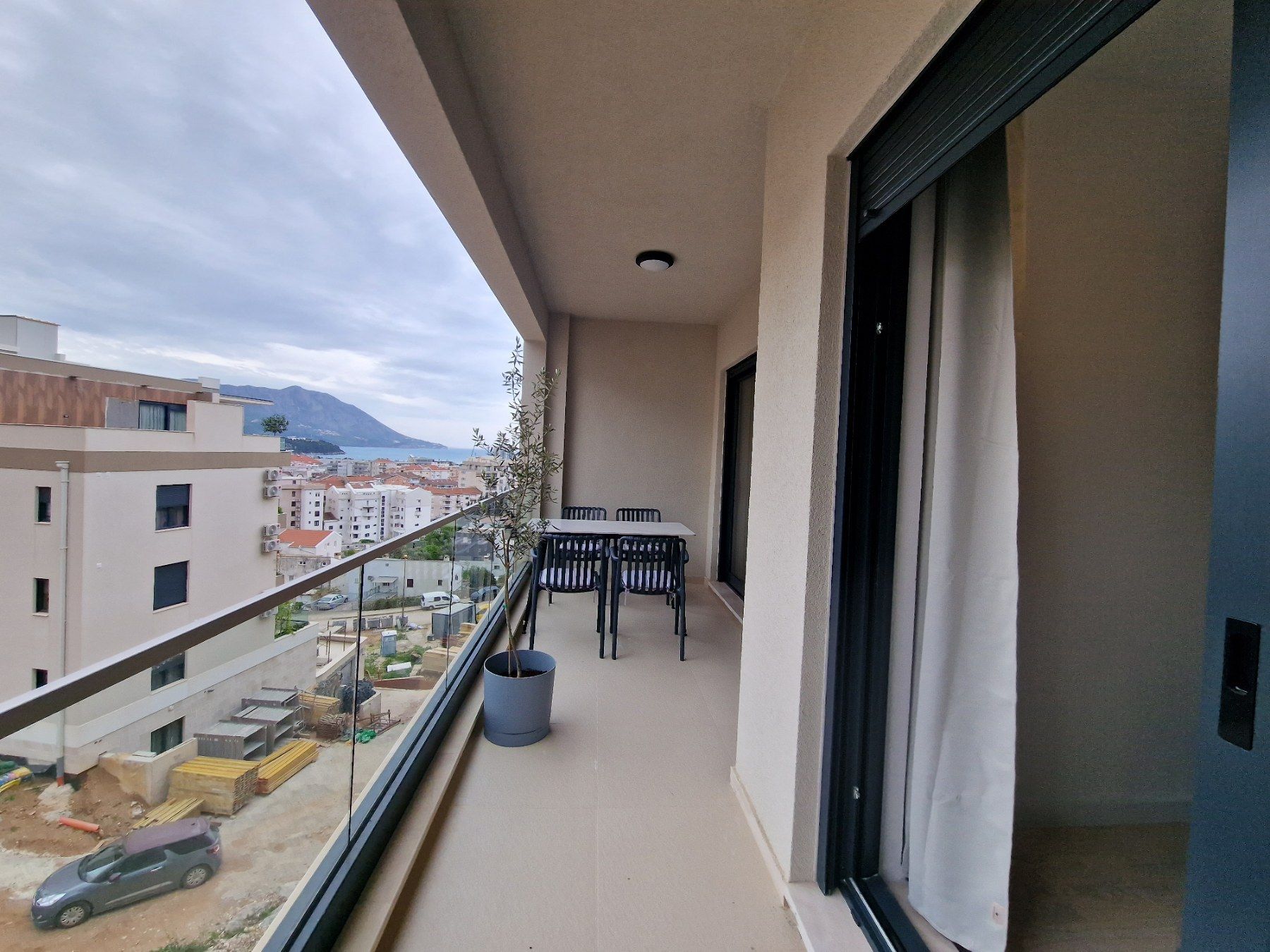 amforaproperty.com/Dubovica Lux, Budva-Nov luksusno opremljen jednosoban stan 50m2 sa pogledom na more  (NA DUZI PERIOD)