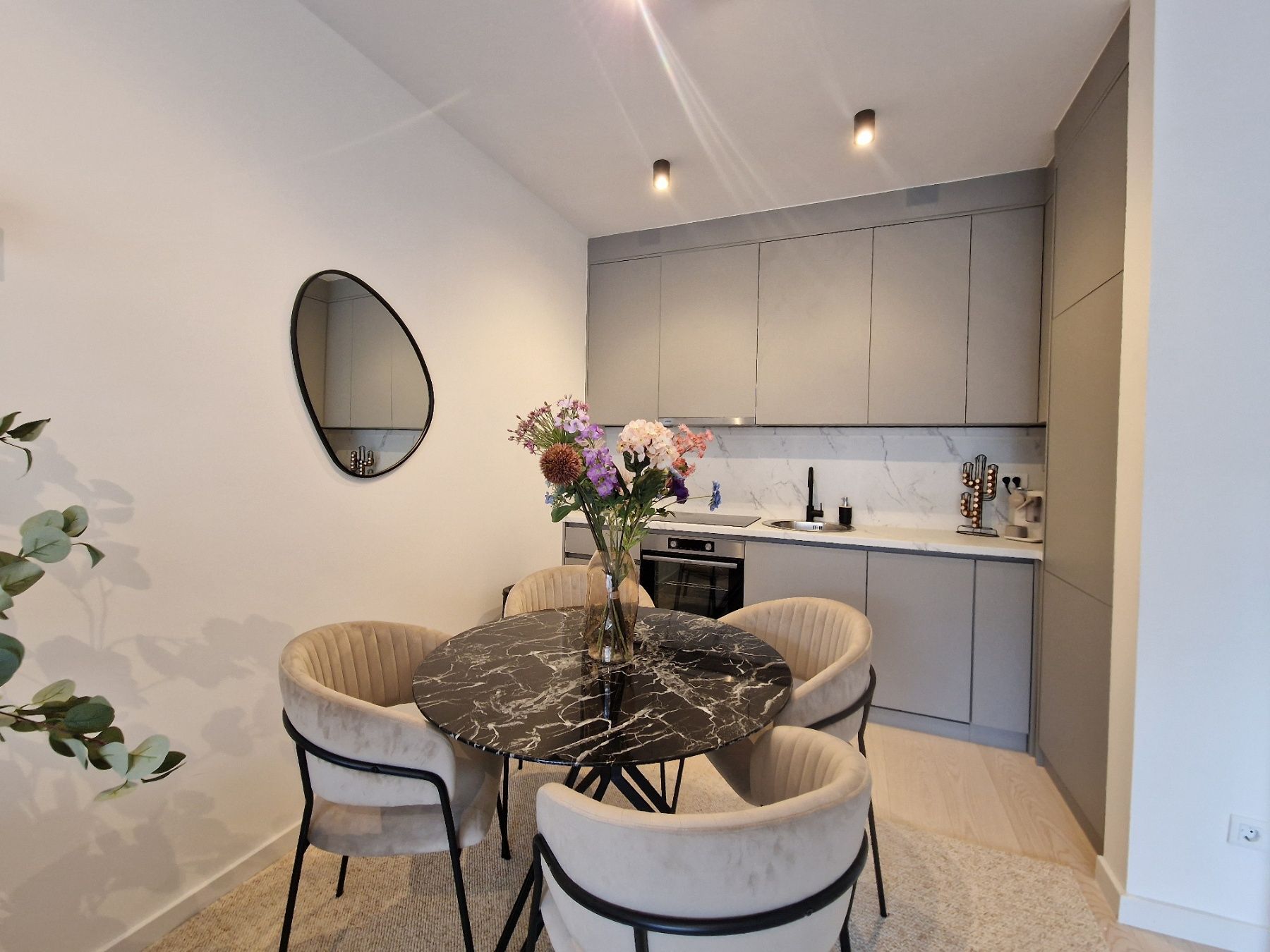 amforaproperty.com/Dubovica Lux, Budva-Nov luksusno opremljen jednosoban stan 50m2 sa pogledom na more  (NA DUZI PERIOD)
