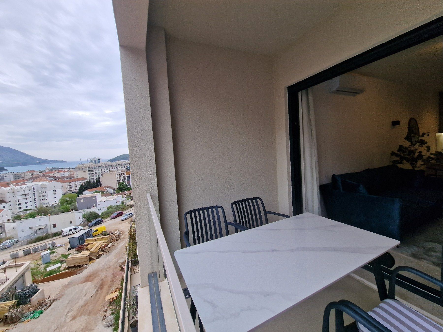 amforaproperty.com/Dubovica Lux, Budva-Nov luksusno opremljen jednosoban stan 50m2 sa pogledom na more  (NA DUZI PERIOD)