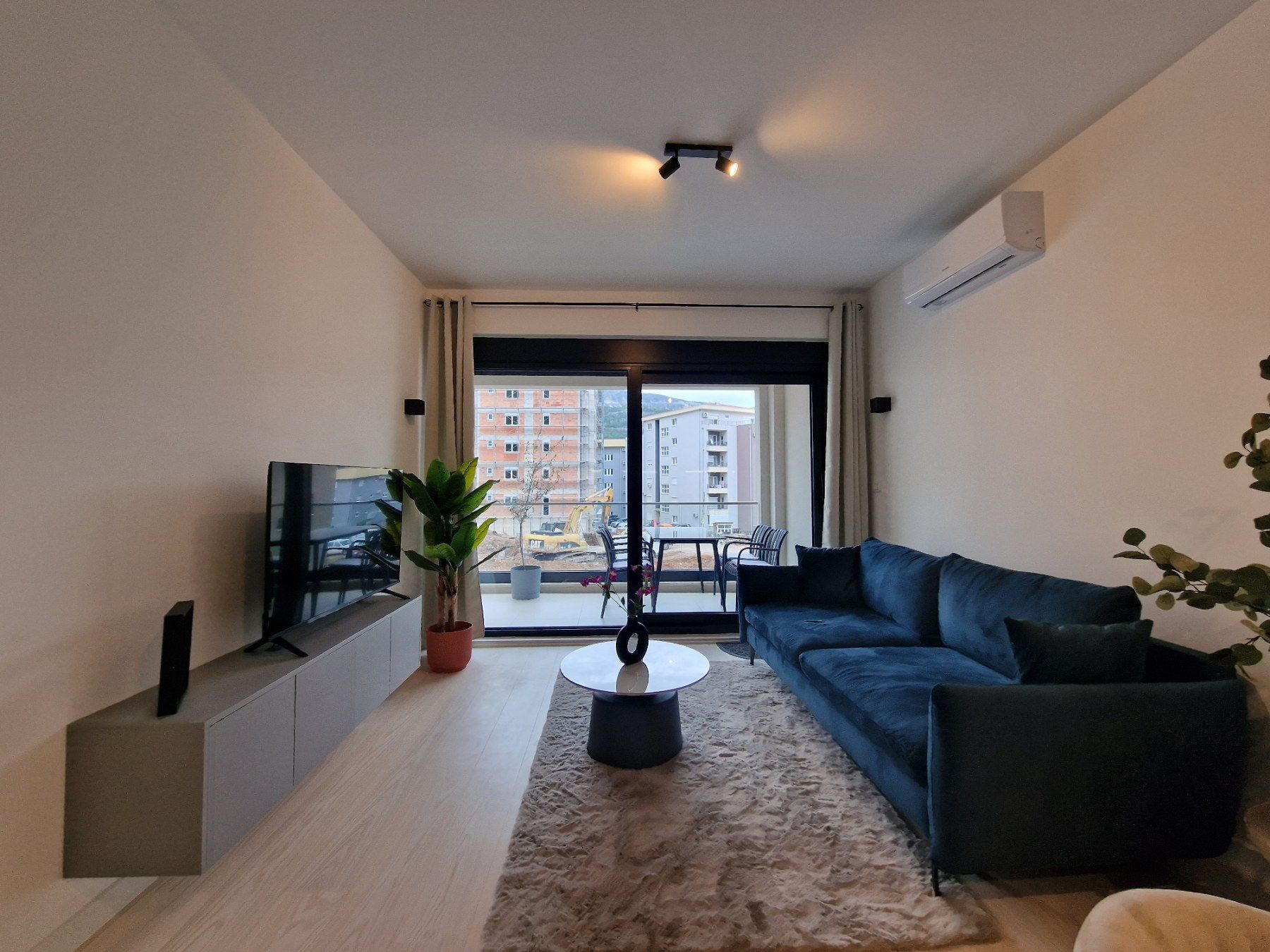 amforaproperty.com/Dubovica Lux, Budva-Nov luksusno opremljen jednosoban stan 50m2 sa pogledom na more  (NA DUZI PERIOD)