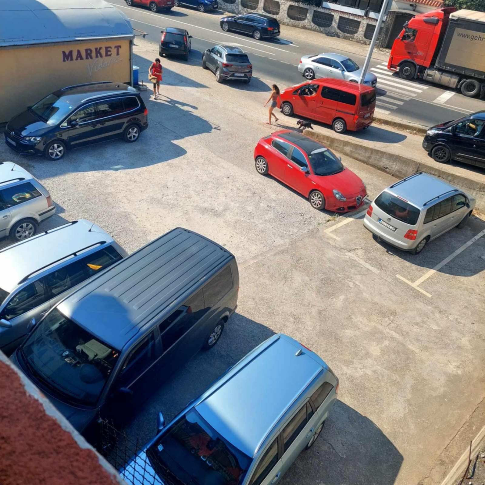 amforaproperty.com/Ekskluzivno imanje od 950 m² sa dve kuće (610 m²), mini marketom, 15 parking mesta i brojnim sadržajima – Sutomore