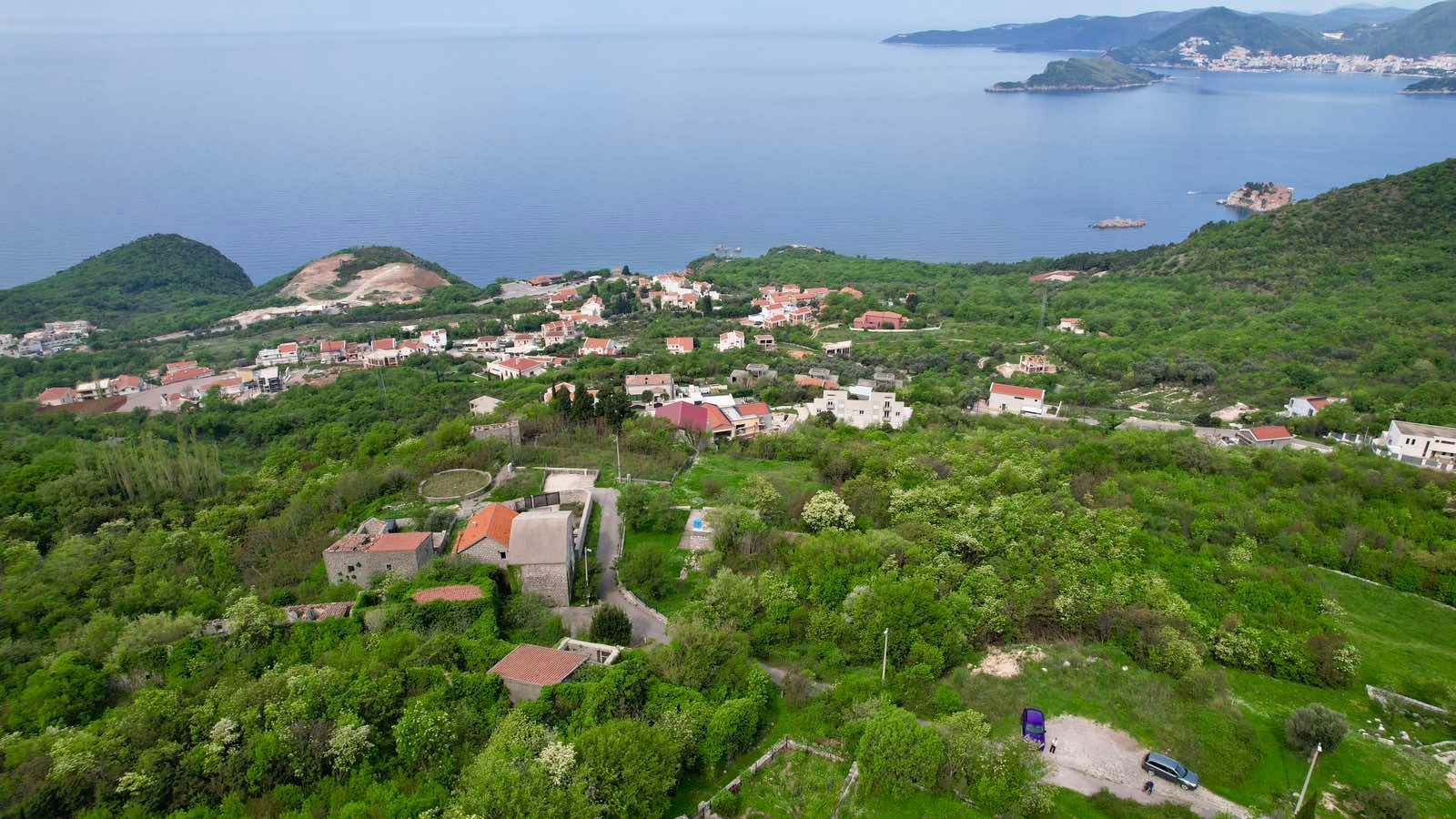 amforaproperty.com/Urbanizovan plac 280m2 sa panoramskim pogledom na more – Blizikuće, Budva