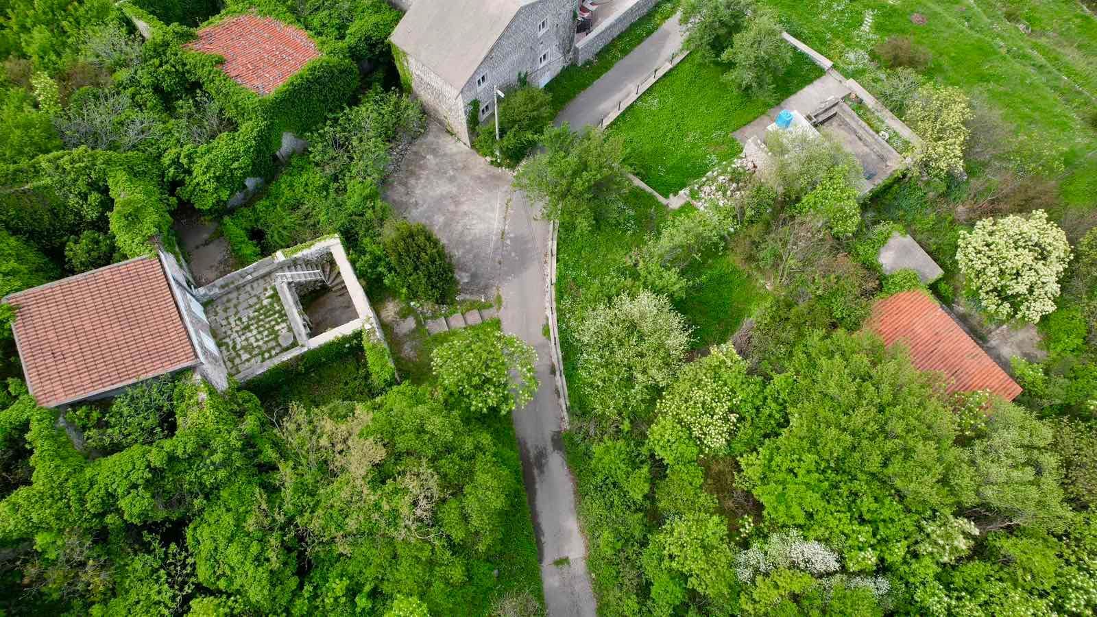 amforaproperty.com/Urbanizovan plac 280m2 sa panoramskim pogledom na more – Blizikuće, Budva