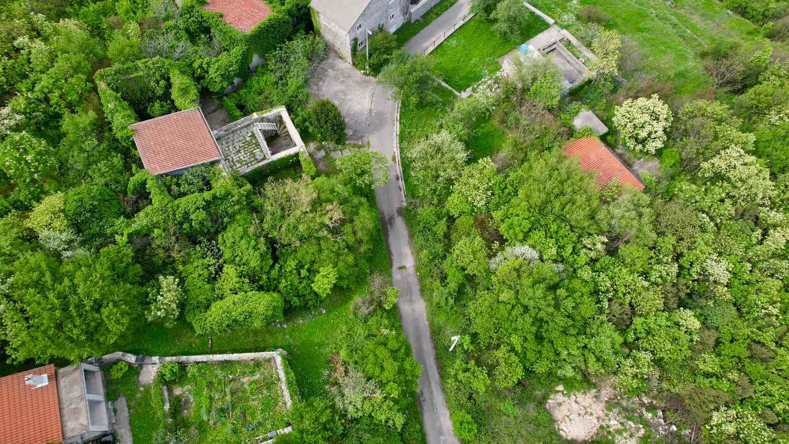 amforaproperty.com/Urbanizovan plac 280m2 sa panoramskim pogledom na more – Blizikuće, Budva