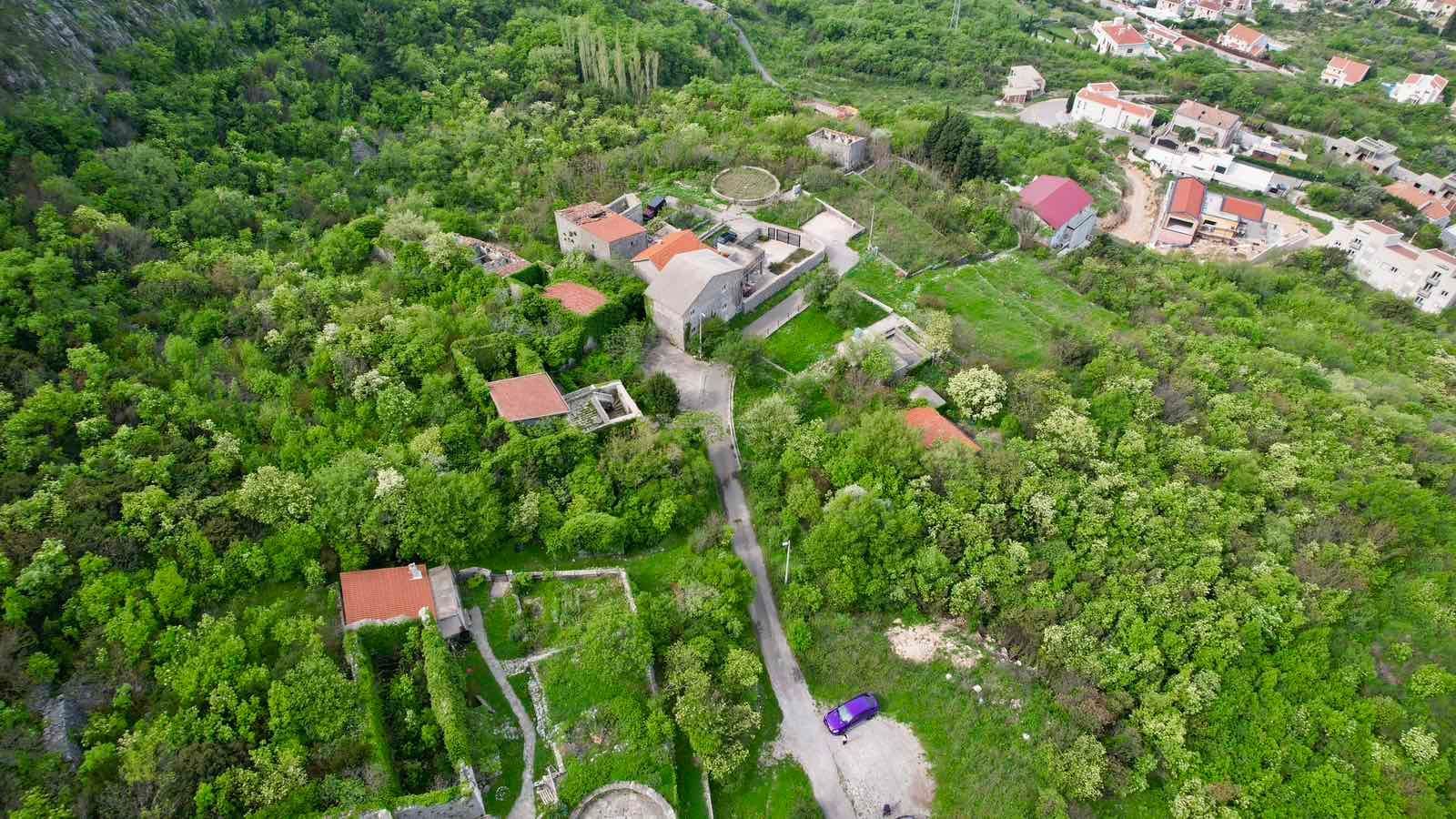 amforaproperty.com/Urbanizovan plac 280m2 sa panoramskim pogledom na more – Blizikuće, Budva