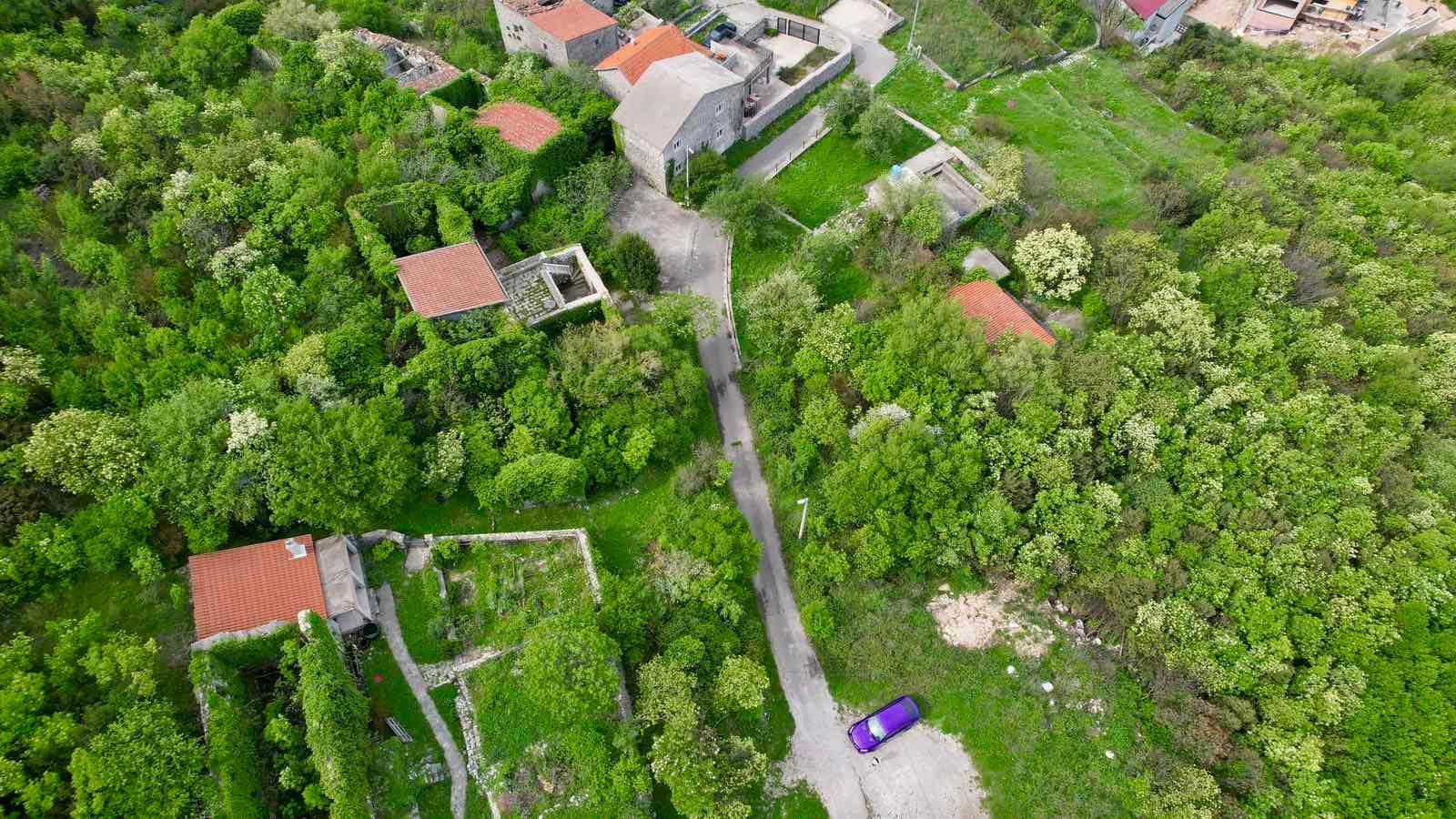 amforaproperty.com/Urbanizovan plac 280m2 sa panoramskim pogledom na more – Blizikuće, Budva