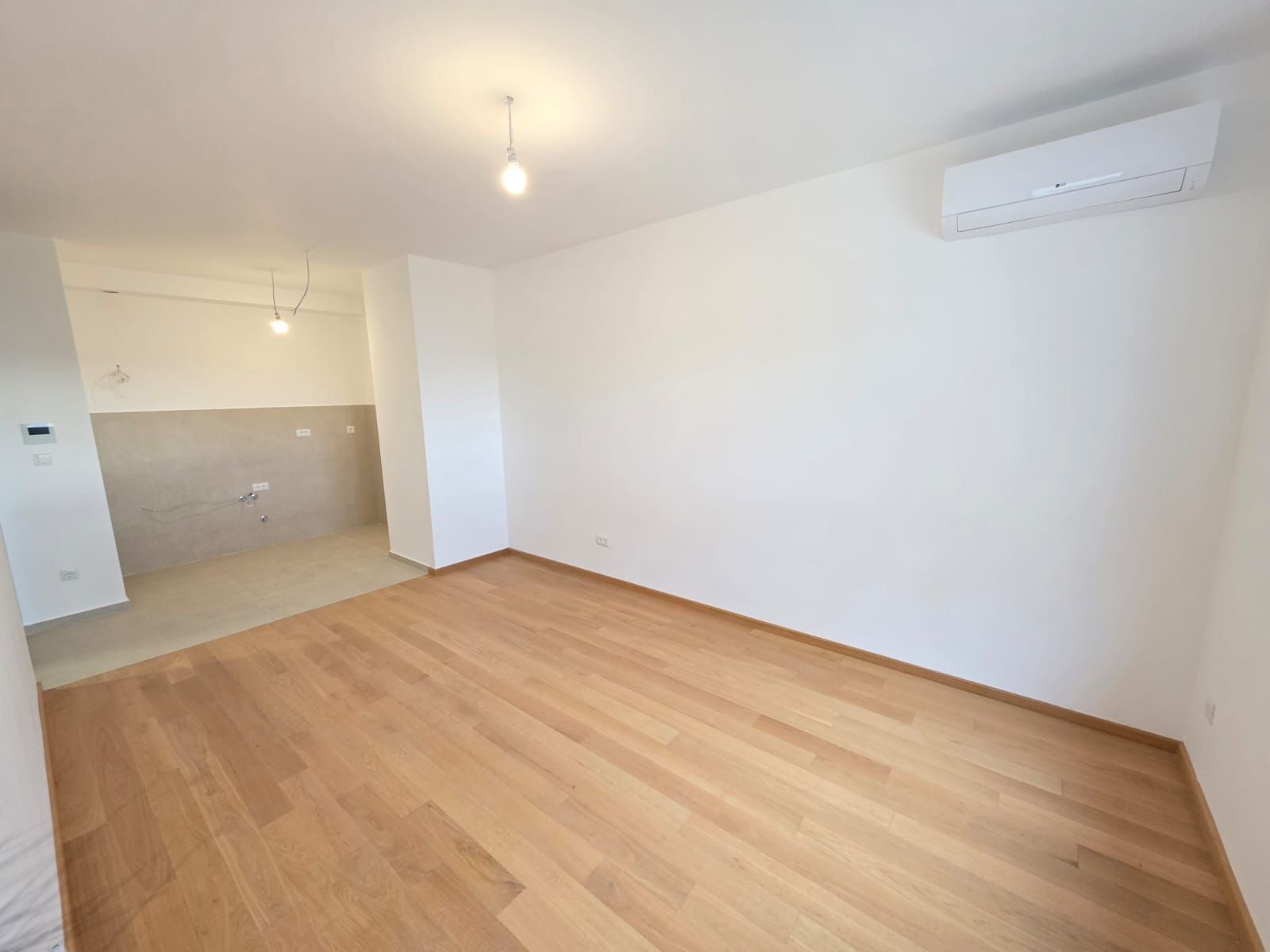 Prodaja – Nov jednosoban stan 43 m² sa pogledom na more i garaznim mestom, Bečići - Amfora Real Estate