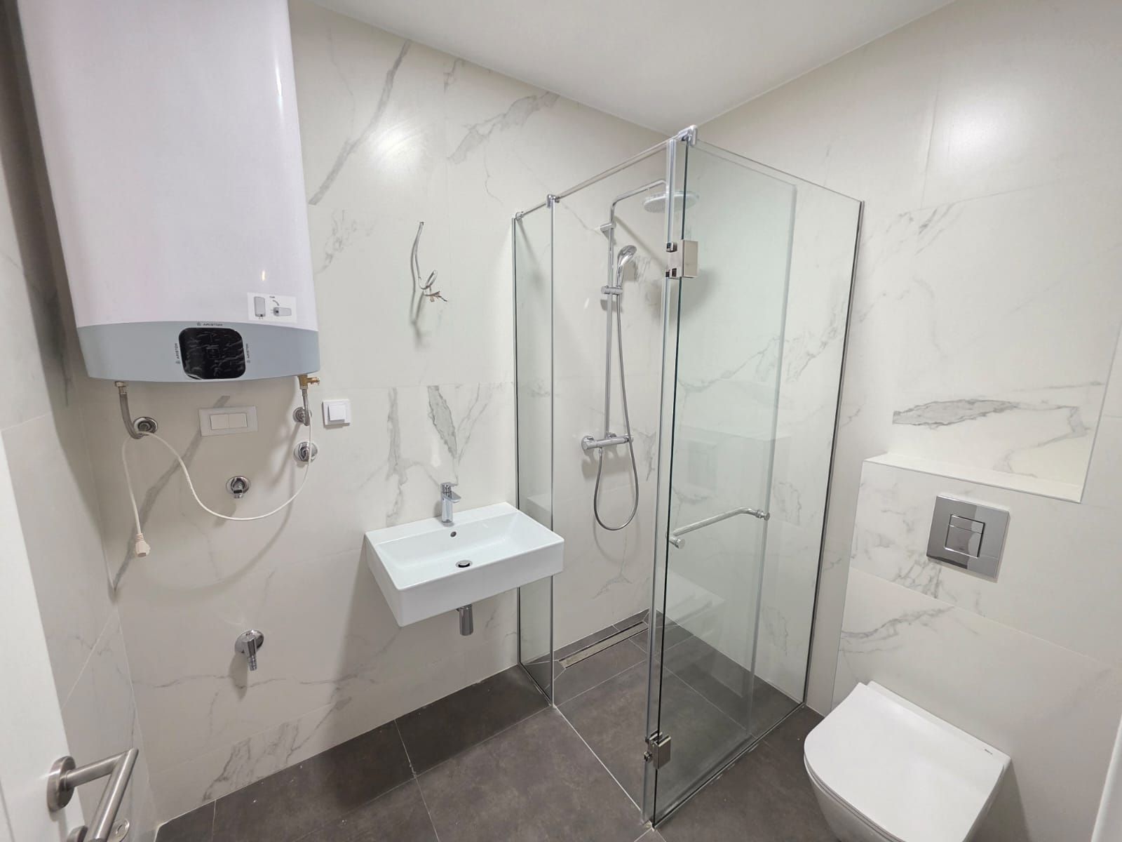 Prodaja – Nov jednosoban stan 43 m² sa pogledom na more i garaznim mestom, Bečići - Amfora Real Estate