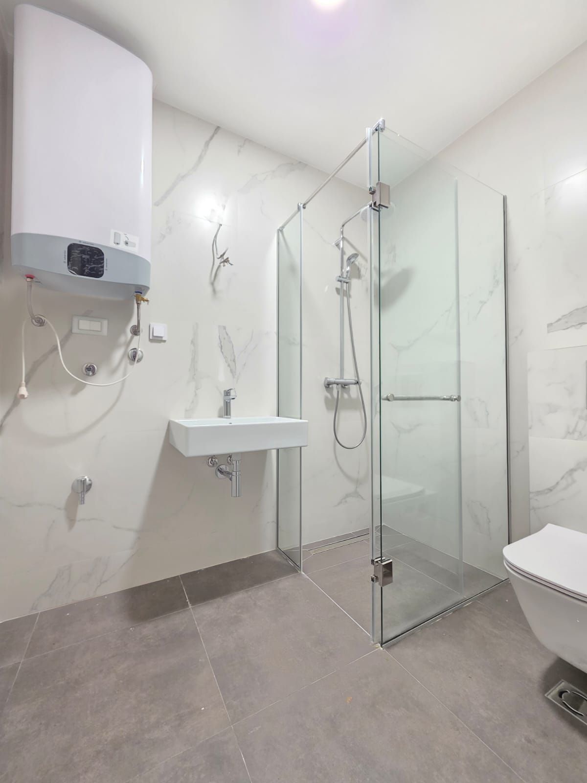 Prodaja – Nov jednosoban stan 43 m² sa pogledom na more i garaznim mestom, Bečići - Amfora Real Estate