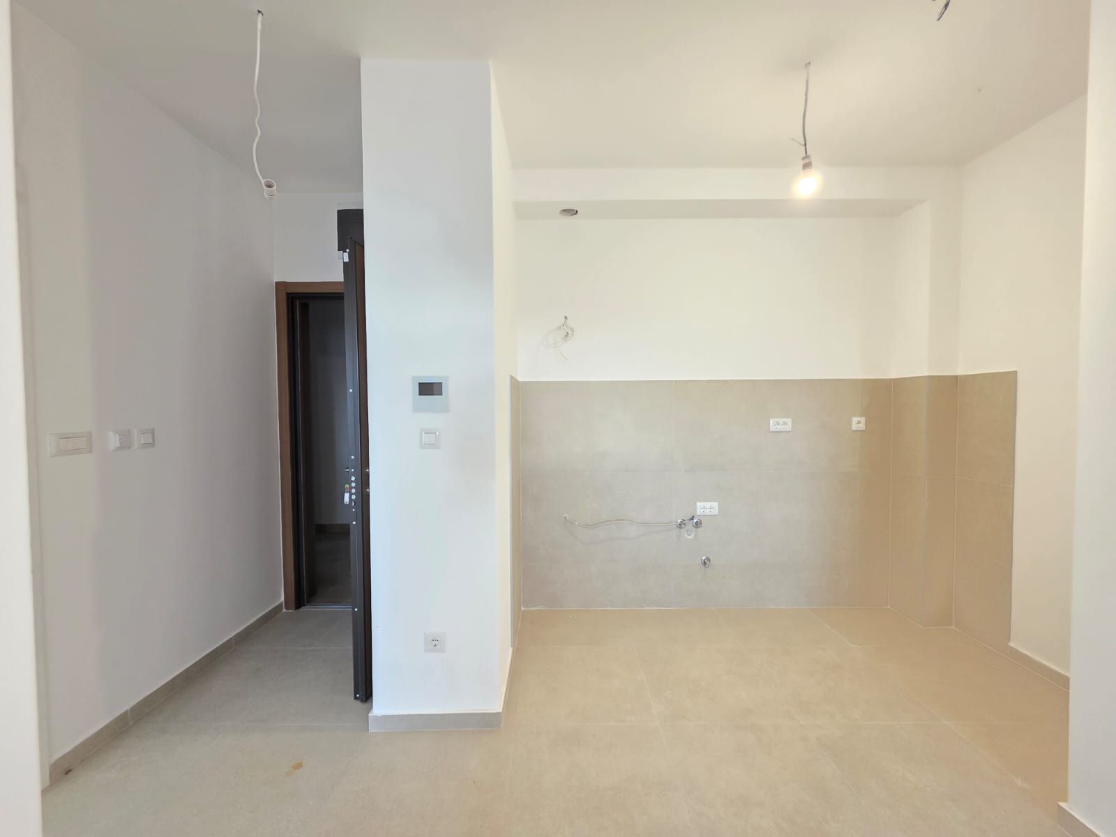 Prodaja – Nov jednosoban stan 43 m² sa pogledom na more i garaznim mestom, Bečići - Amfora Real Estate