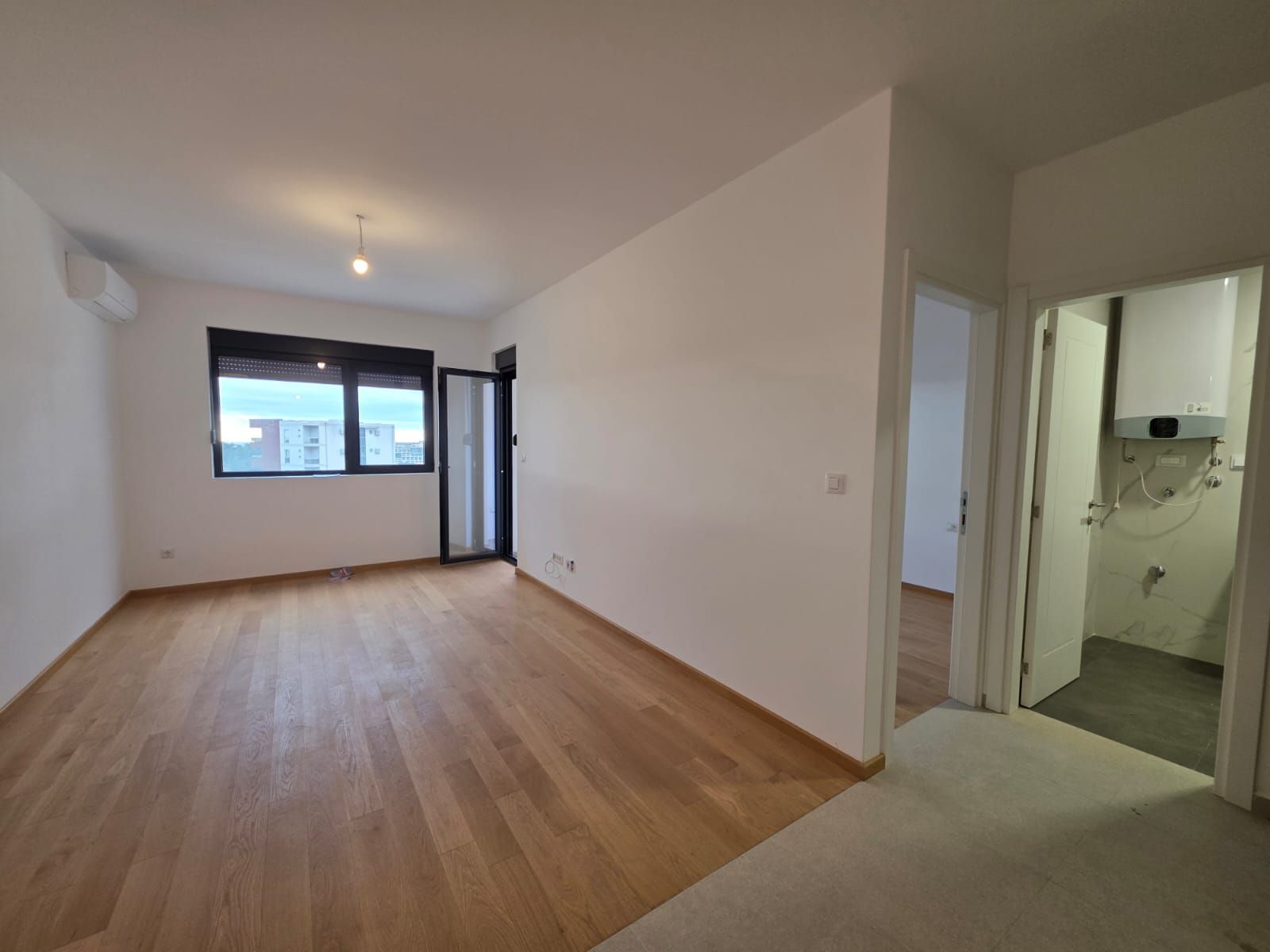 Prodaja – Nov jednosoban stan 43 m² sa pogledom na more i garaznim mestom, Bečići - Amfora Real Estate