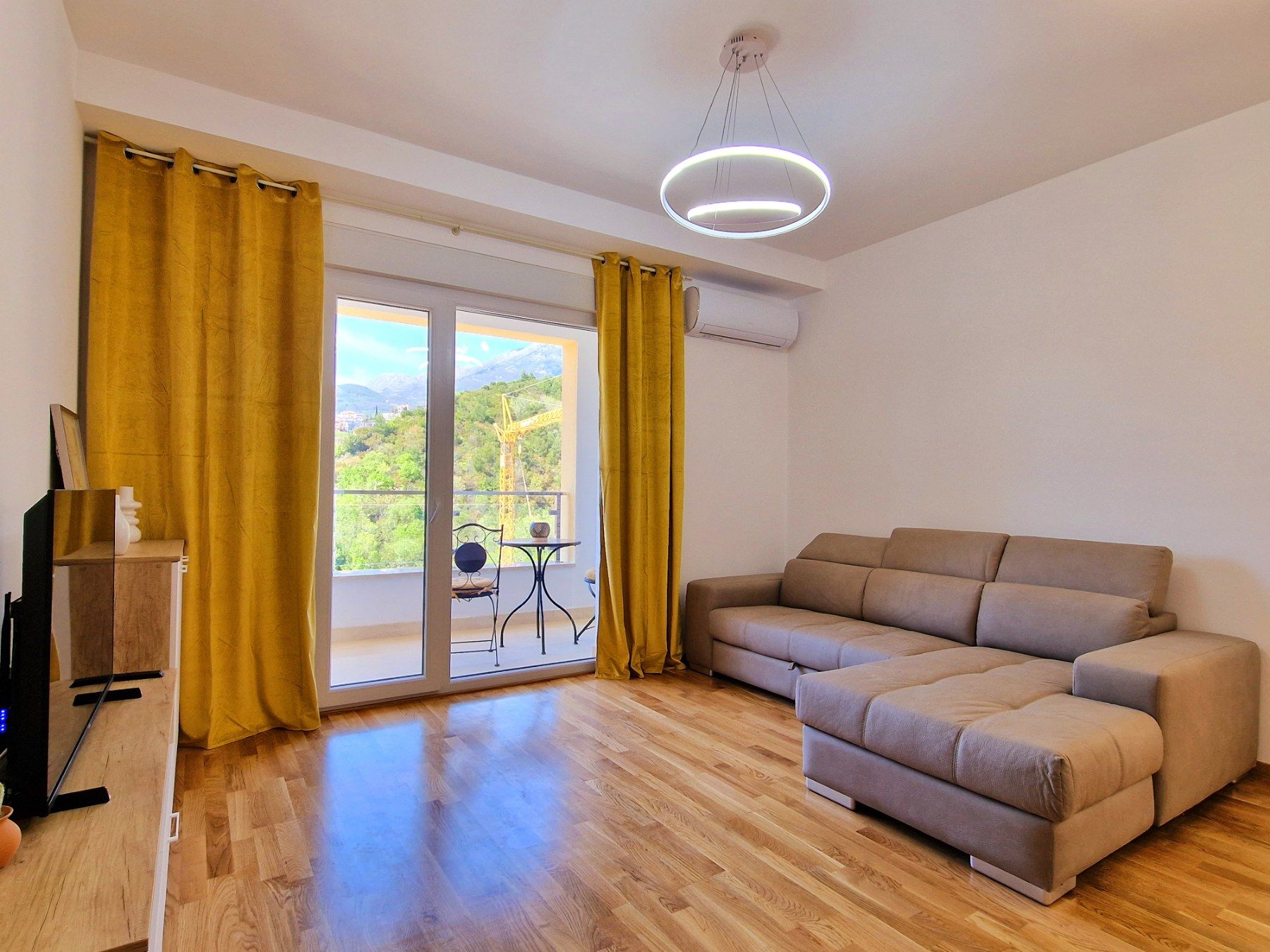 amforaproperty.com/Luksuzno opremljen jednosoban stan u Becicima (IZDAVANJE ZA JUN I JUL)