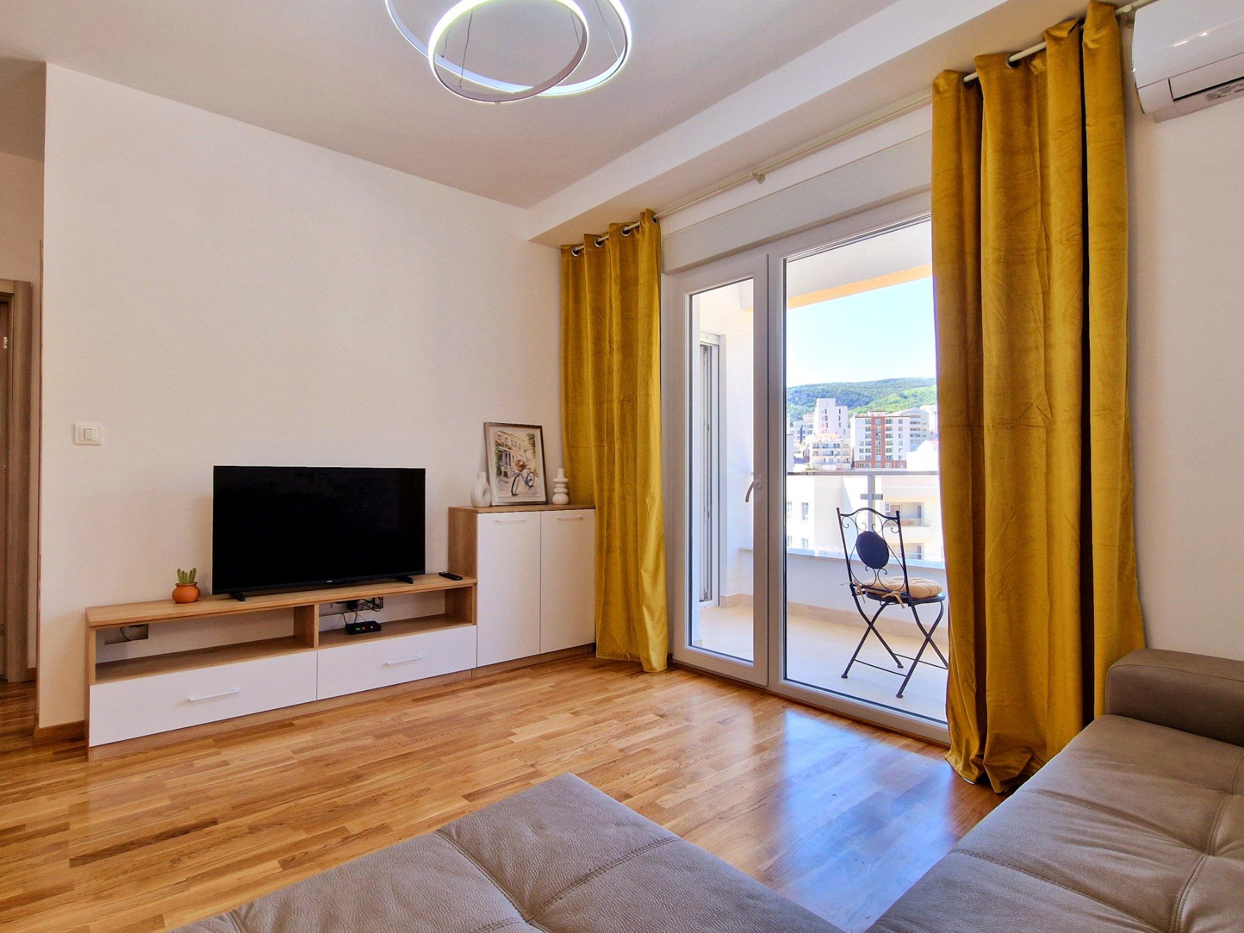 amforaproperty.com/Luksuzno opremljen jednosoban stan u Becicima (IZDAVANJE ZA JUN I JUL)