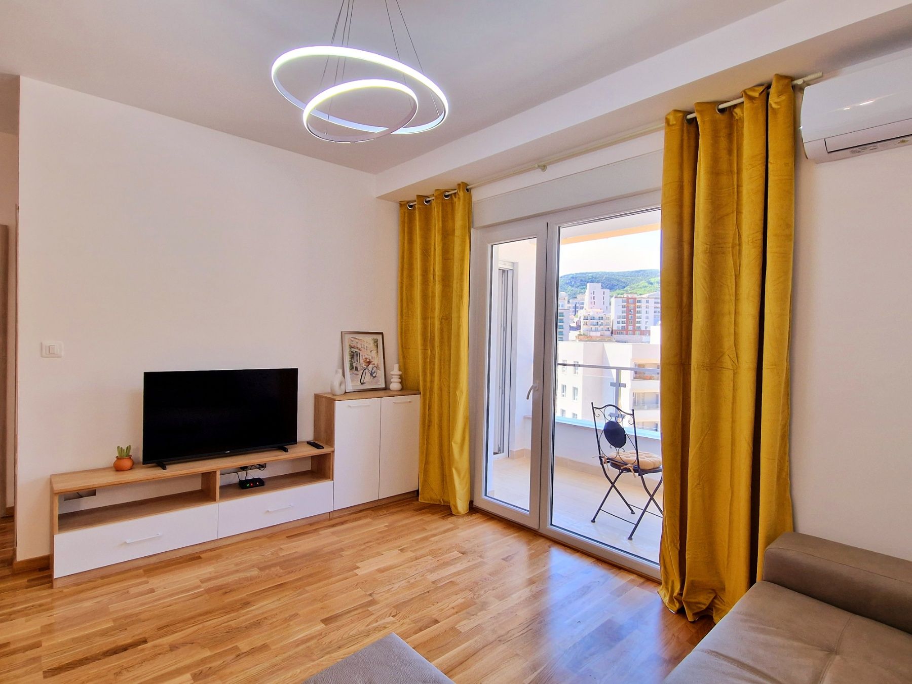 amforaproperty.com/Luksuzno opremljen jednosoban stan u Becicima (IZDAVANJE ZA JUN I JUL)