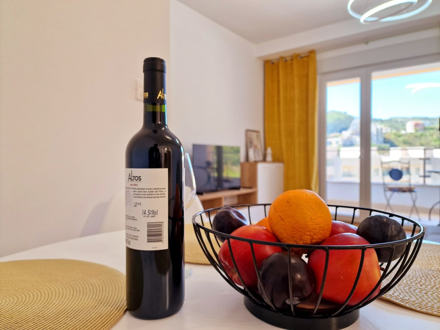 amforaproperty.com/Luksuzno opremljen jednosoban stan u Becicima (IZDAVANJE ZA JUN I JUL)