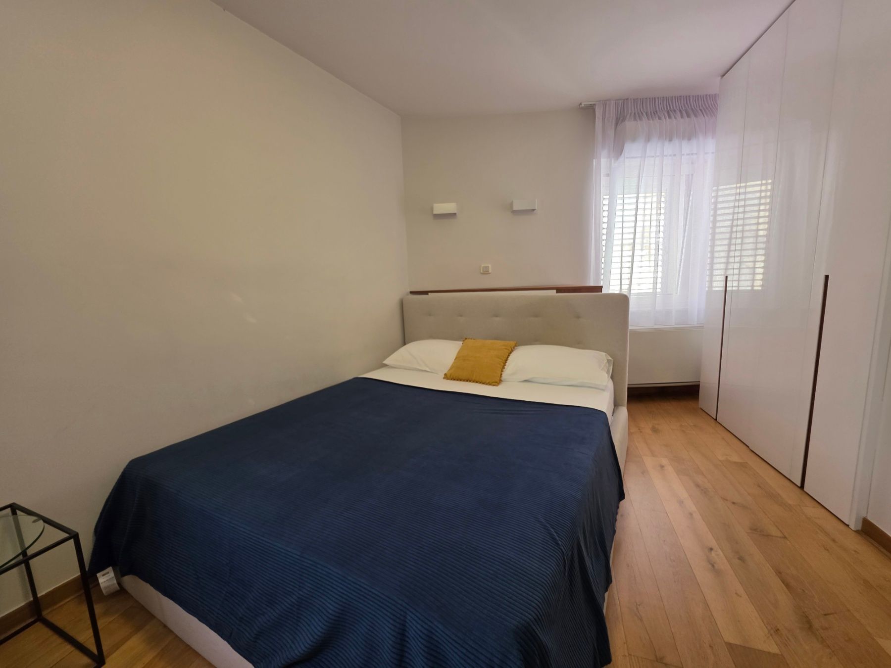 amforaproperty.com/Ekskluzivan trosoban stan za izdavanje u srcu Starog grada Budve (NA DUZI PERIOD)