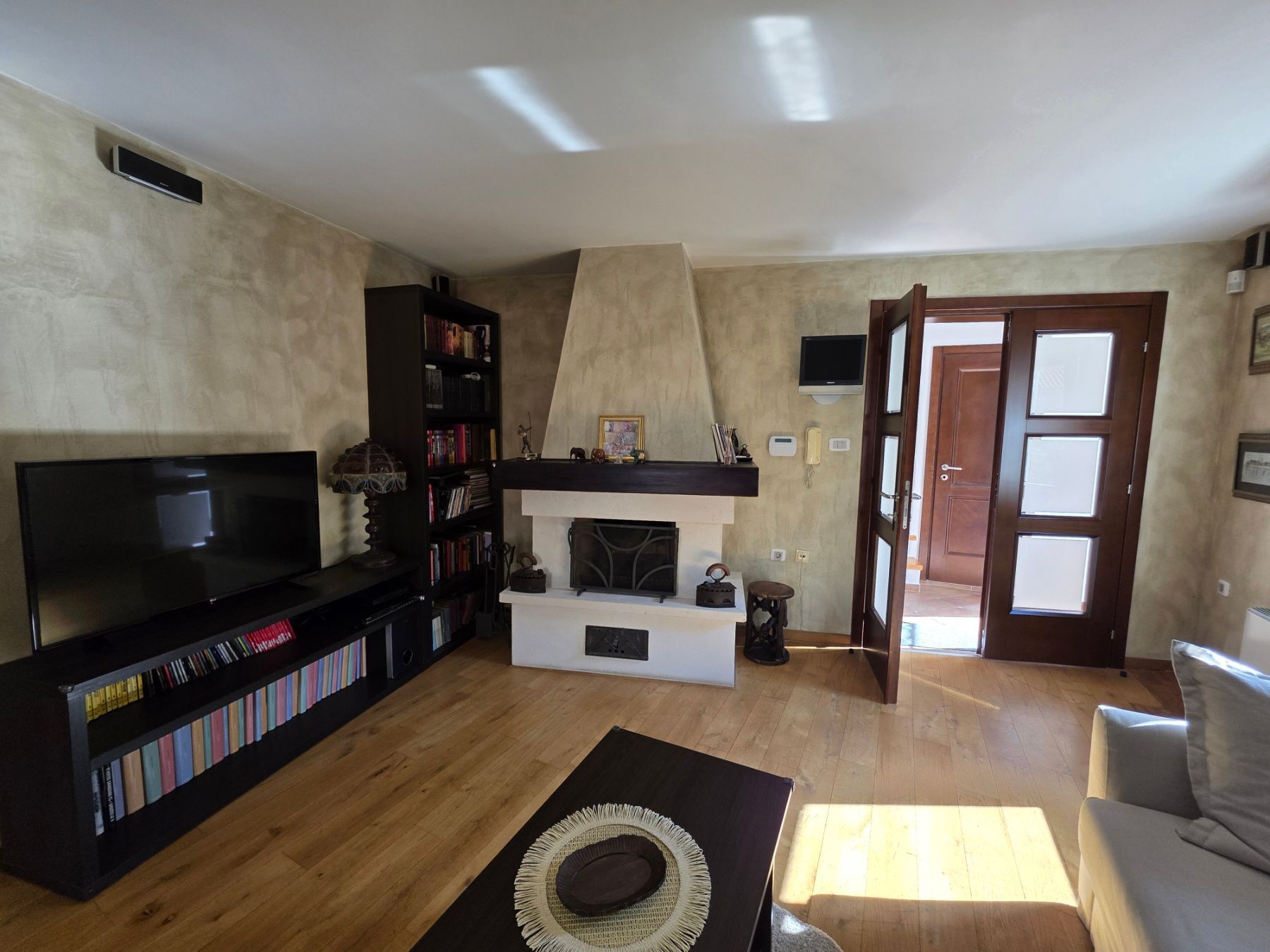 amforaproperty.com/Ekskluzivan trosoban stan za izdavanje u srcu Starog grada Budve (NA DUZI PERIOD)