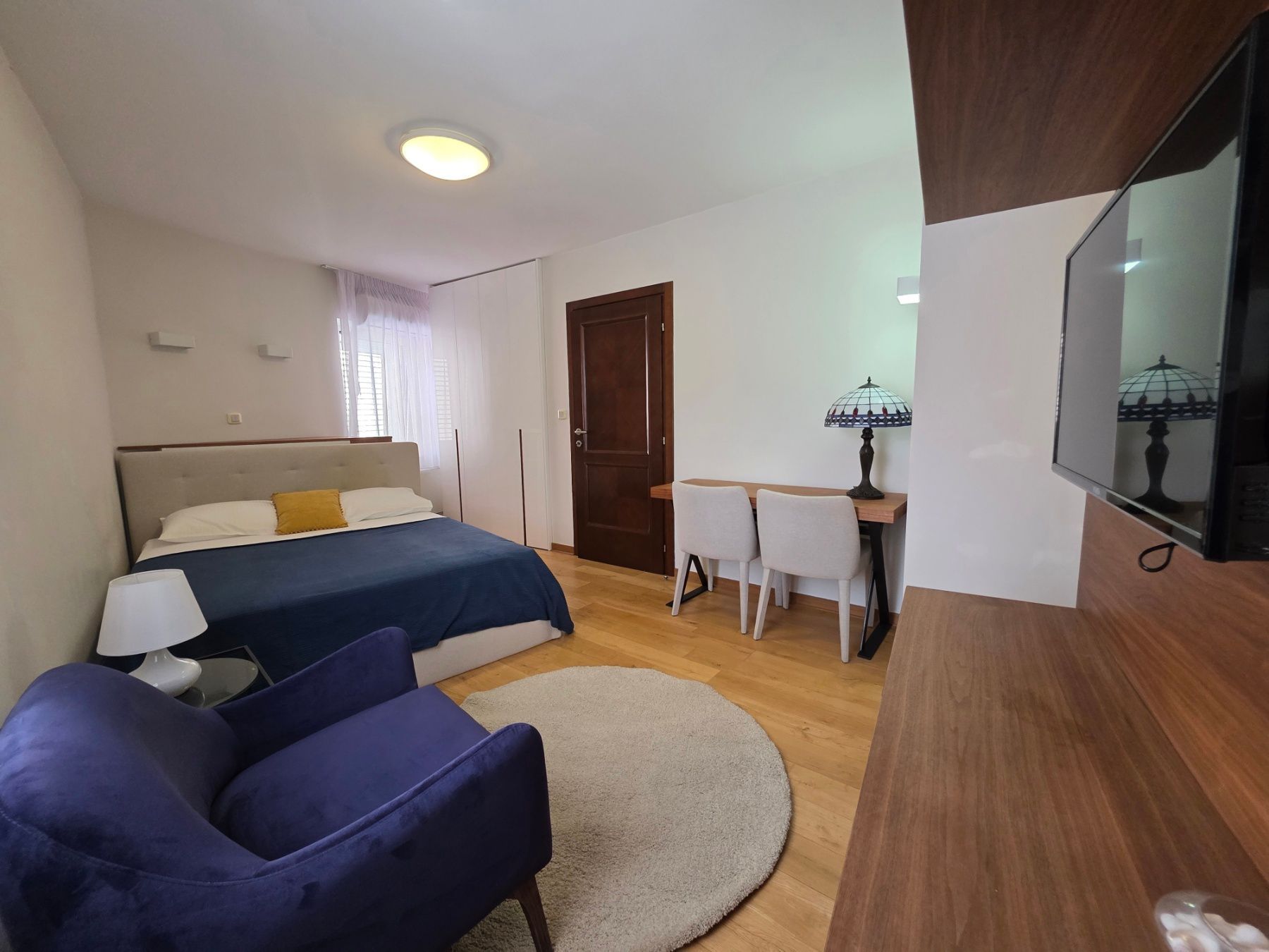 amforaproperty.com/Ekskluzivan trosoban stan za izdavanje u srcu Starog grada Budve (NA DUZI PERIOD)